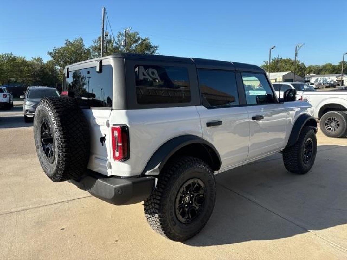 2024 Oxford White /Black Ford Bronco Wildtrak (1FMEE2BP9RL) with an 2.7L EcoBoost V6 engine, Automatic transmission, located at 1105 E Mulberry, Kaufman, TX, 75142, (972) 962-2151, 32.589550, -96.300926 - Oxford White 2024 Ford Bronco 4D Sport Utility Wildtrak 4WD 10-Speed Automatic 2.7L EcoBoost V6<br><br><br>Please call Paul Murrey Ford Inc. In Kaufman Texas A Family Dealership Since 1952 Serving the Dallas Fort Worth and East Texas areas for over 70 years. Please call 972-962-2151 www.murreyford.c - Photo#5