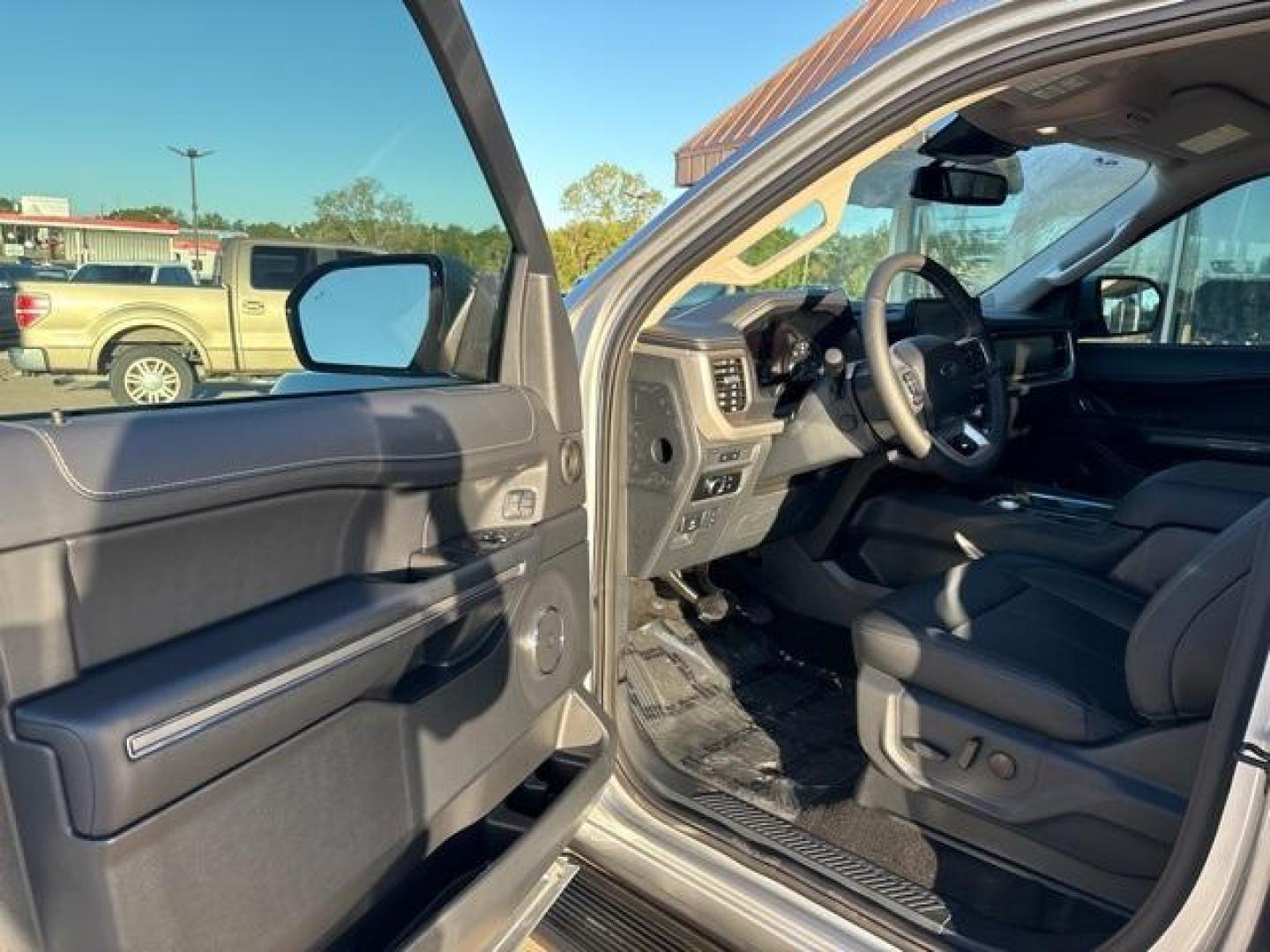 2024 Silver Metallic /Black Onyx Ford Expedition XLT (1FMJU1H82RE) with an EcoBoost 3.5L V6 GTDi DOHC 24V Twin Turbocharged engine, Automatic transmission, located at 1105 E Mulberry, Kaufman, TX, 75142, (972) 962-2151, 32.589550, -96.300926 - Photo#8