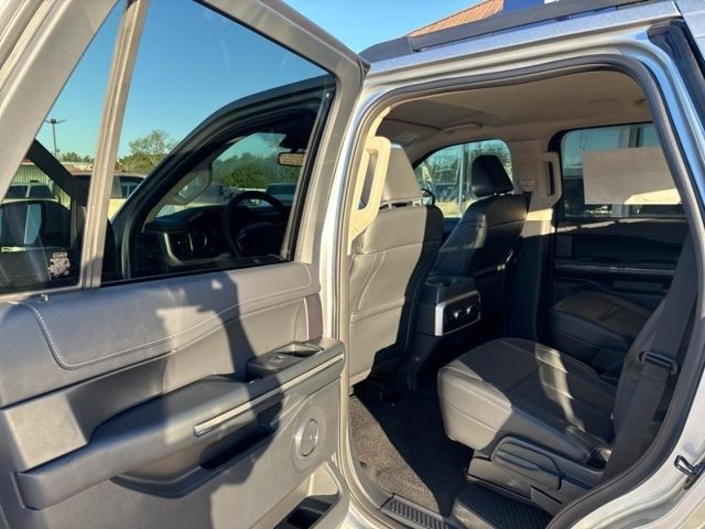 2024 Silver Metallic /Black Onyx Ford Expedition XLT (1FMJU1H82RE) with an EcoBoost 3.5L V6 GTDi DOHC 24V Twin Turbocharged engine, Automatic transmission, located at 1105 E Mulberry, Kaufman, TX, 75142, (972) 962-2151, 32.589550, -96.300926 - Photo#12