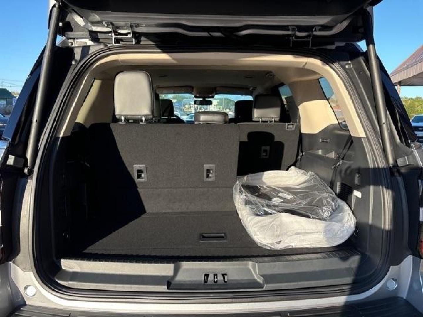 2024 Silver Metallic /Black Onyx Ford Expedition XLT (1FMJU1H82RE) with an EcoBoost 3.5L V6 GTDi DOHC 24V Twin Turbocharged engine, Automatic transmission, located at 1105 E Mulberry, Kaufman, TX, 75142, (972) 962-2151, 32.589550, -96.300926 - Photo#14