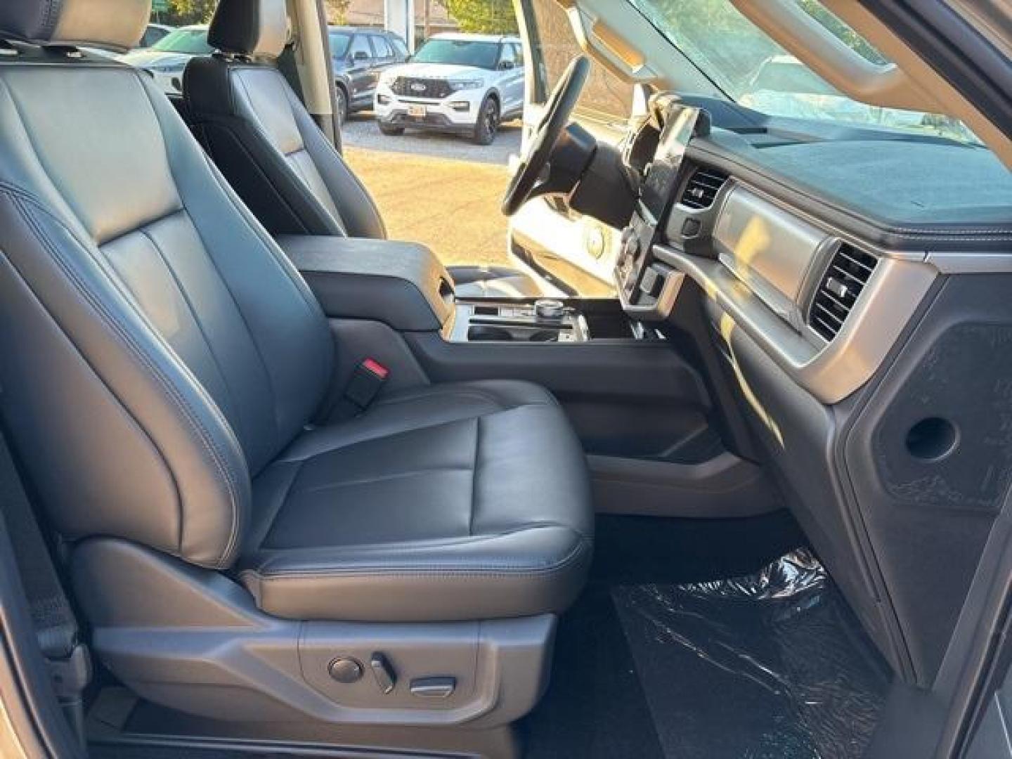 2024 Silver Metallic /Black Onyx Ford Expedition XLT (1FMJU1H82RE) with an EcoBoost 3.5L V6 GTDi DOHC 24V Twin Turbocharged engine, Automatic transmission, located at 1105 E Mulberry, Kaufman, TX, 75142, (972) 962-2151, 32.589550, -96.300926 - Photo#17