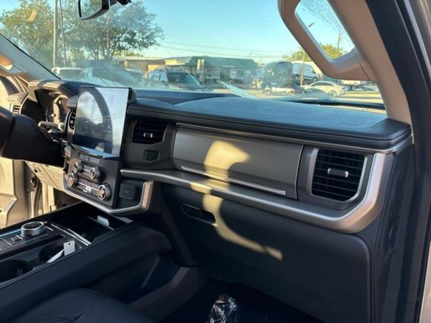2024 Silver Metallic /Black Onyx Ford Expedition XLT (1FMJU1H82RE) with an EcoBoost 3.5L V6 GTDi DOHC 24V Twin Turbocharged engine, Automatic transmission, located at 1105 E Mulberry, Kaufman, TX, 75142, (972) 962-2151, 32.589550, -96.300926 - Photo#18