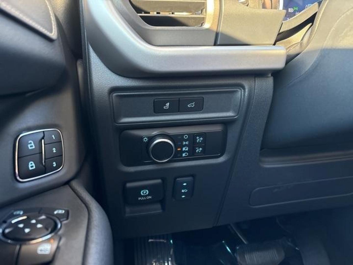 2024 Silver Metallic /Black Onyx Ford Expedition XLT (1FMJU1H82RE) with an EcoBoost 3.5L V6 GTDi DOHC 24V Twin Turbocharged engine, Automatic transmission, located at 1105 E Mulberry, Kaufman, TX, 75142, (972) 962-2151, 32.589550, -96.300926 - Photo#22