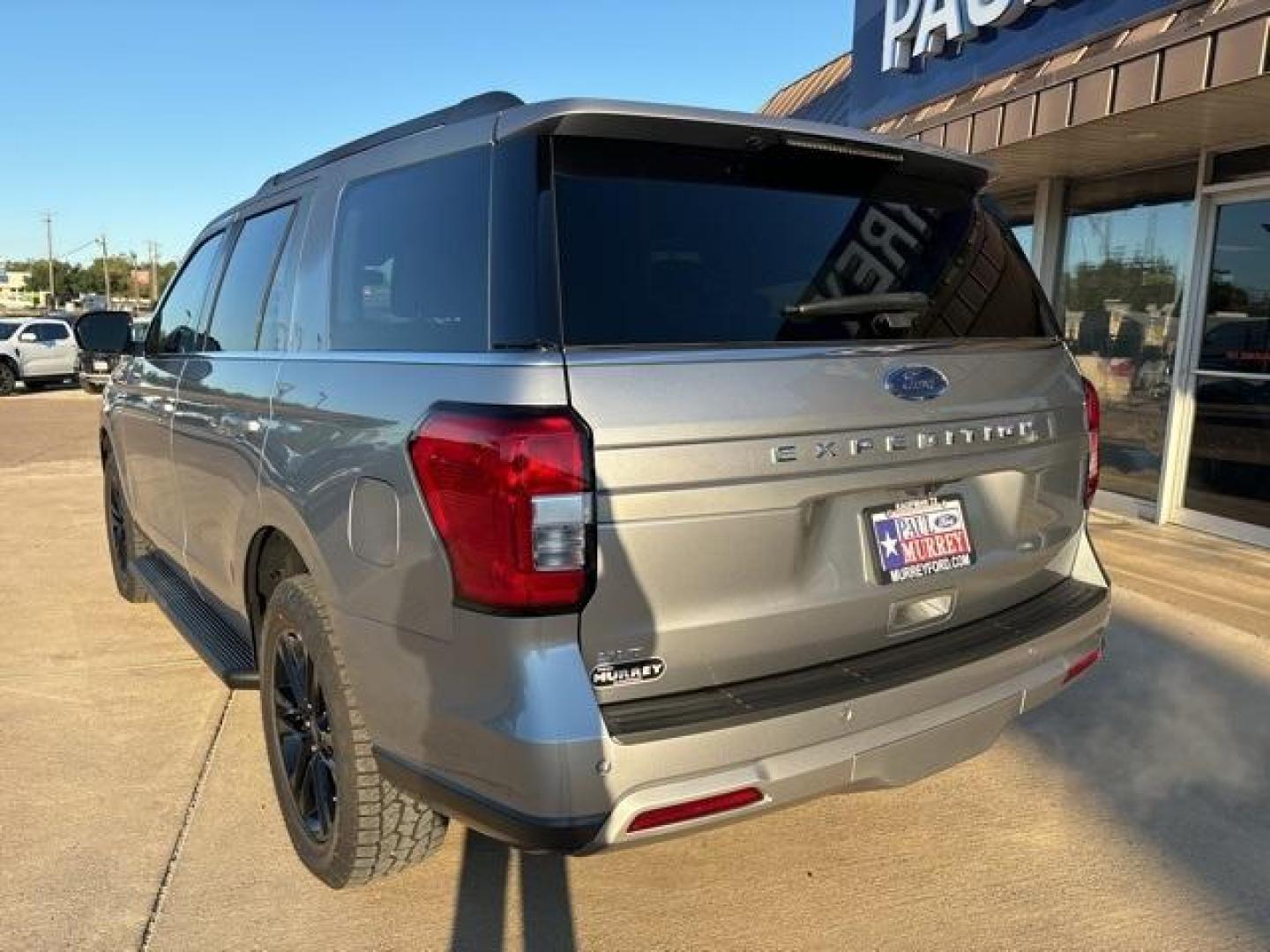 2024 Silver Metallic /Black Onyx Ford Expedition XLT (1FMJU1H82RE) with an EcoBoost 3.5L V6 GTDi DOHC 24V Twin Turbocharged engine, Automatic transmission, located at 1105 E Mulberry, Kaufman, TX, 75142, (972) 962-2151, 32.589550, -96.300926 - Photo#3