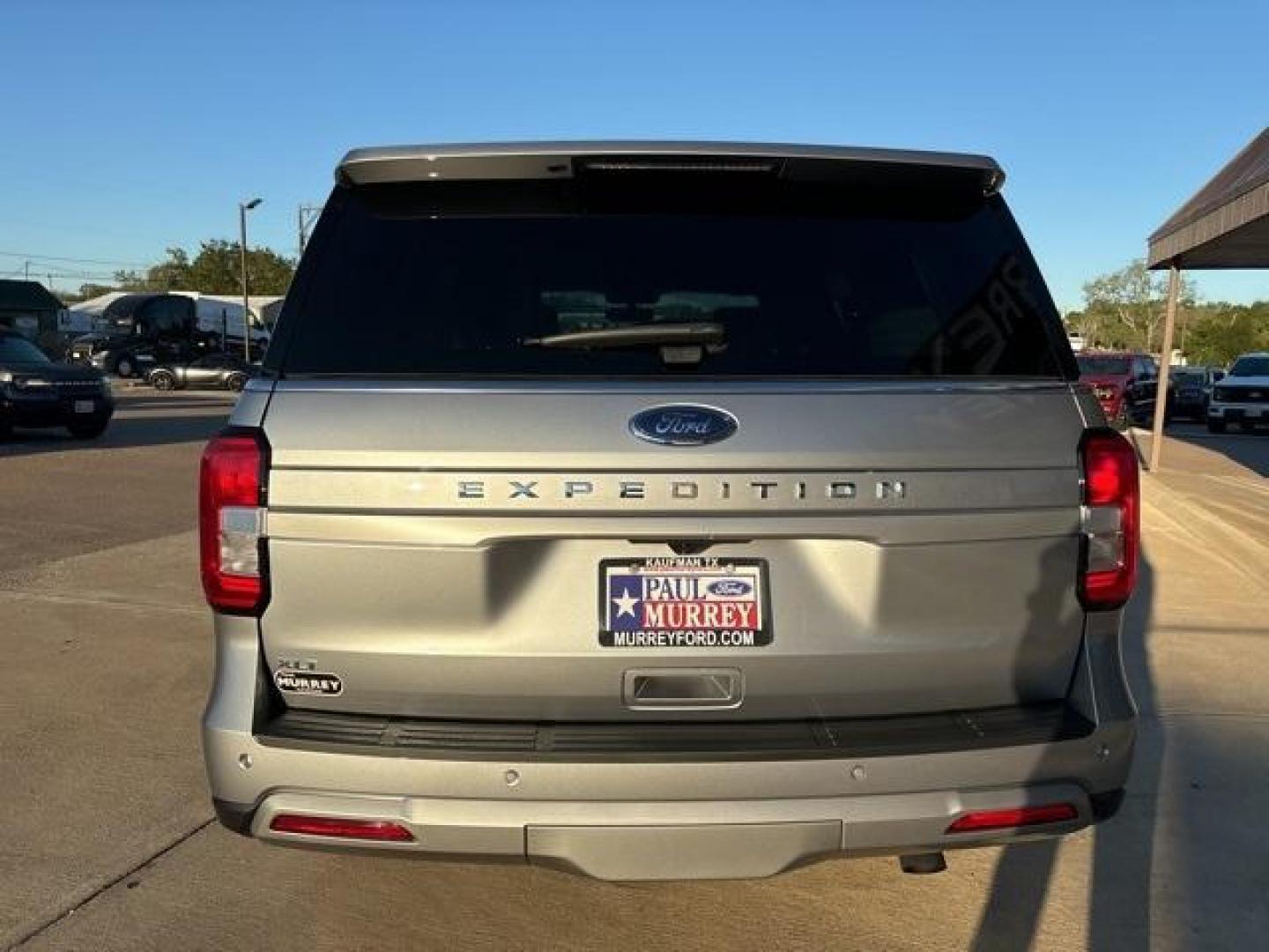 2024 Silver Metallic /Black Onyx Ford Expedition XLT (1FMJU1H82RE) with an EcoBoost 3.5L V6 GTDi DOHC 24V Twin Turbocharged engine, Automatic transmission, located at 1105 E Mulberry, Kaufman, TX, 75142, (972) 962-2151, 32.589550, -96.300926 - Photo#4