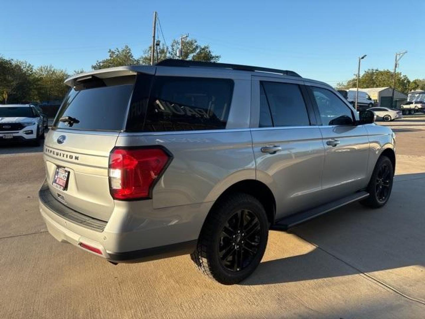 2024 Silver Metallic /Black Onyx Ford Expedition XLT (1FMJU1H82RE) with an EcoBoost 3.5L V6 GTDi DOHC 24V Twin Turbocharged engine, Automatic transmission, located at 1105 E Mulberry, Kaufman, TX, 75142, (972) 962-2151, 32.589550, -96.300926 - Photo#5