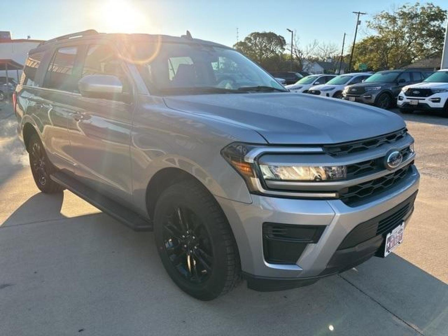 2024 Silver Metallic /Black Onyx Ford Expedition XLT (1FMJU1H82RE) with an EcoBoost 3.5L V6 GTDi DOHC 24V Twin Turbocharged engine, Automatic transmission, located at 1105 E Mulberry, Kaufman, TX, 75142, (972) 962-2151, 32.589550, -96.300926 - Photo#6