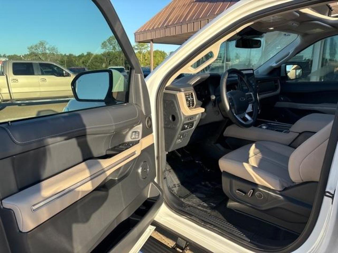 2024 White Metallic /Sandstone Ford Expedition Limited (1FMJU1K80RE) with an EcoBoost 3.5L V6 GTDi DOHC 24V Twin Turbocharged engine, Automatic transmission, located at 1105 E Mulberry, Kaufman, TX, 75142, (972) 962-2151, 32.589550, -96.300926 - Photo#8