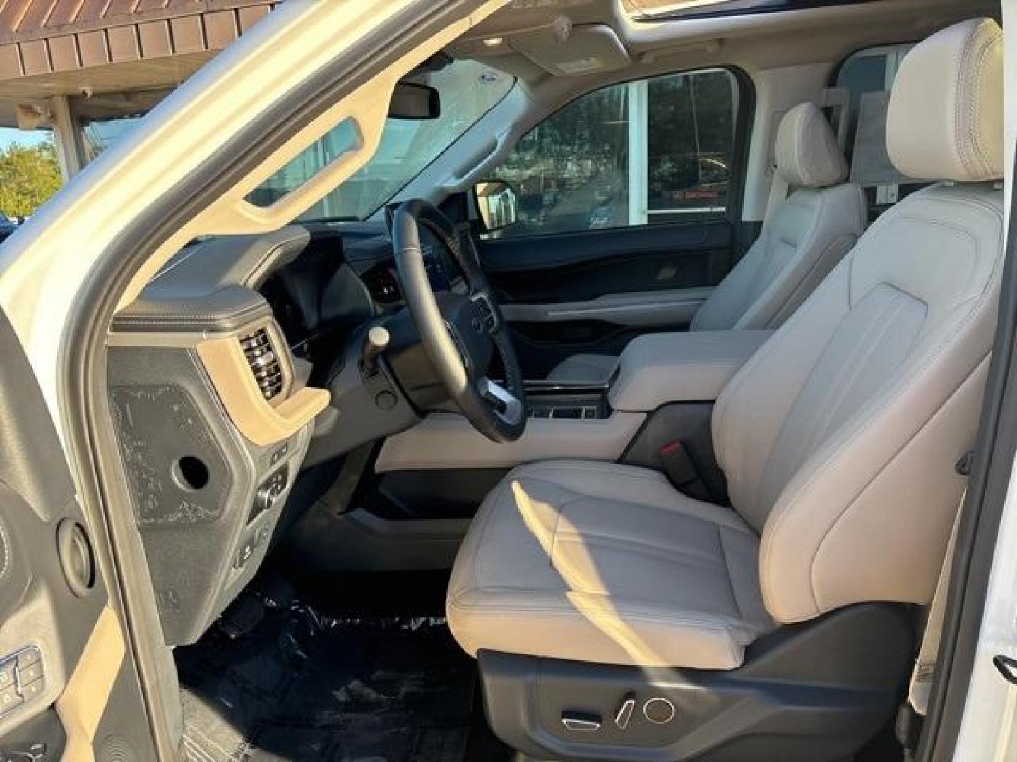 2024 White Metallic /Sandstone Ford Expedition Limited (1FMJU1K80RE) with an EcoBoost 3.5L V6 GTDi DOHC 24V Twin Turbocharged engine, Automatic transmission, located at 1105 E Mulberry, Kaufman, TX, 75142, (972) 962-2151, 32.589550, -96.300926 - Photo#9
