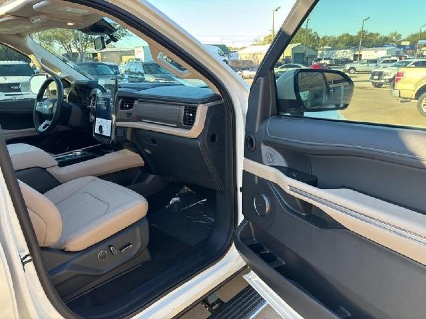 2024 White Metallic /Sandstone Ford Expedition Limited (1FMJU1K80RE) with an EcoBoost 3.5L V6 GTDi DOHC 24V Twin Turbocharged engine, Automatic transmission, located at 1105 E Mulberry, Kaufman, TX, 75142, (972) 962-2151, 32.589550, -96.300926 - Photo#17