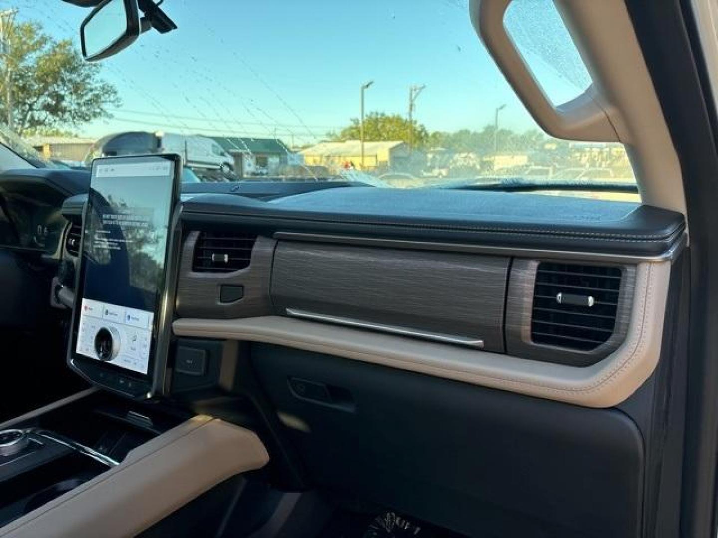 2024 White Metallic /Sandstone Ford Expedition Limited (1FMJU1K80RE) with an EcoBoost 3.5L V6 GTDi DOHC 24V Twin Turbocharged engine, Automatic transmission, located at 1105 E Mulberry, Kaufman, TX, 75142, (972) 962-2151, 32.589550, -96.300926 - Photo#19