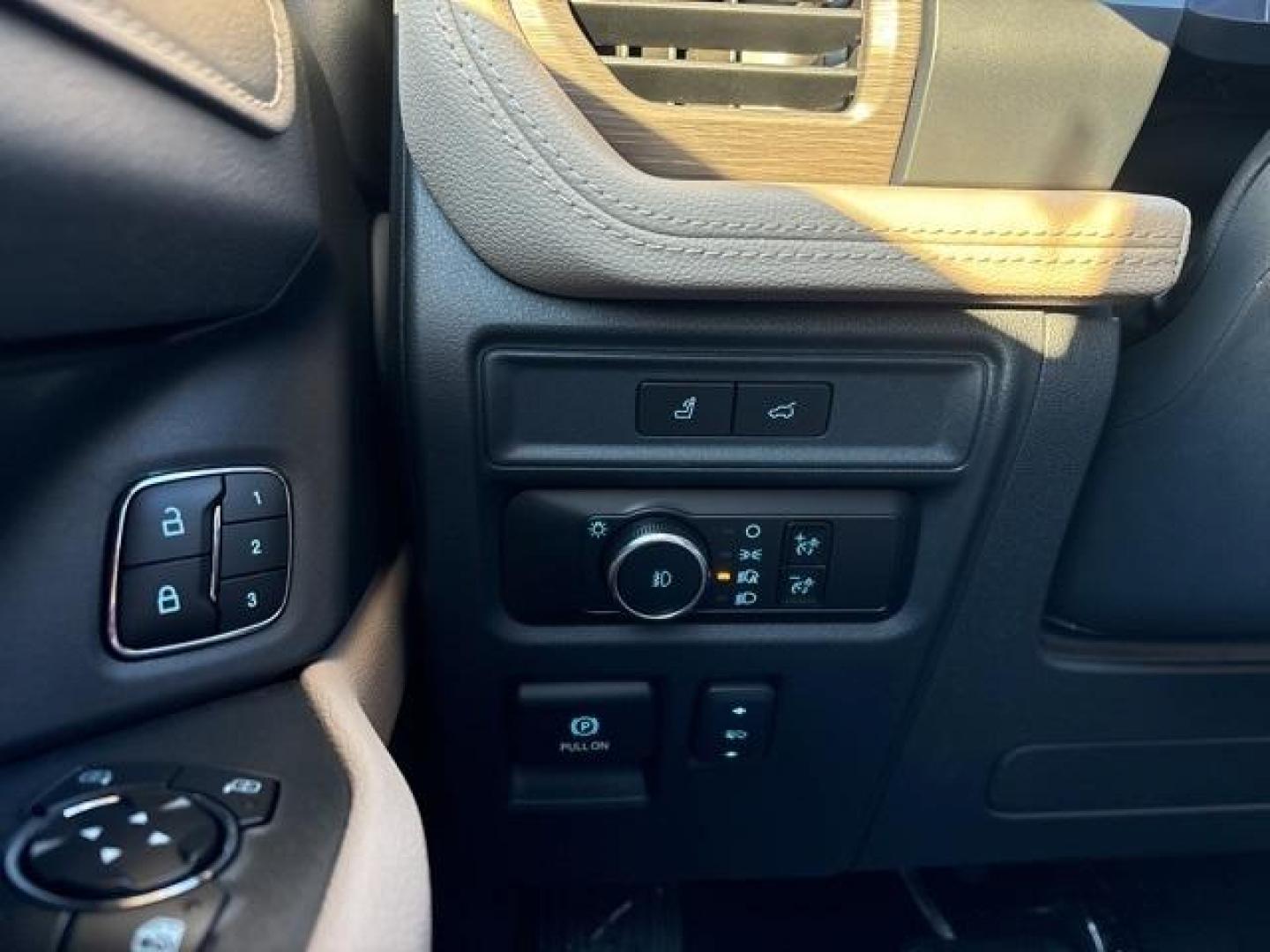2024 White Metallic /Sandstone Ford Expedition Limited (1FMJU1K80RE) with an EcoBoost 3.5L V6 GTDi DOHC 24V Twin Turbocharged engine, Automatic transmission, located at 1105 E Mulberry, Kaufman, TX, 75142, (972) 962-2151, 32.589550, -96.300926 - Photo#23