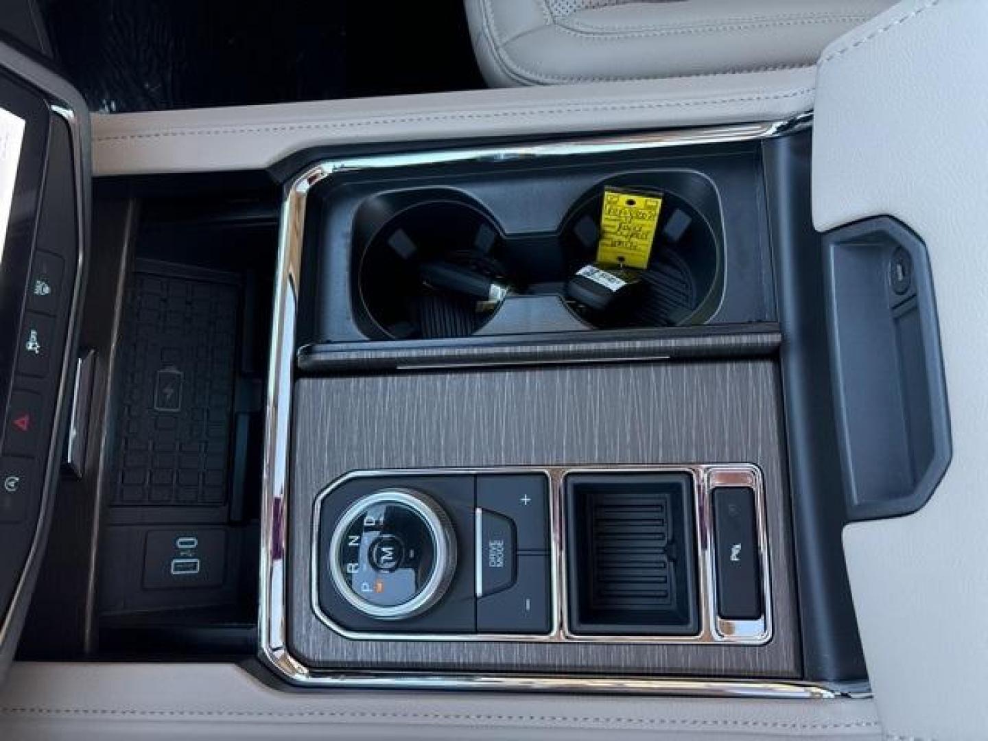 2024 White Metallic /Sandstone Ford Expedition Limited (1FMJU1K80RE) with an EcoBoost 3.5L V6 GTDi DOHC 24V Twin Turbocharged engine, Automatic transmission, located at 1105 E Mulberry, Kaufman, TX, 75142, (972) 962-2151, 32.589550, -96.300926 - Photo#25