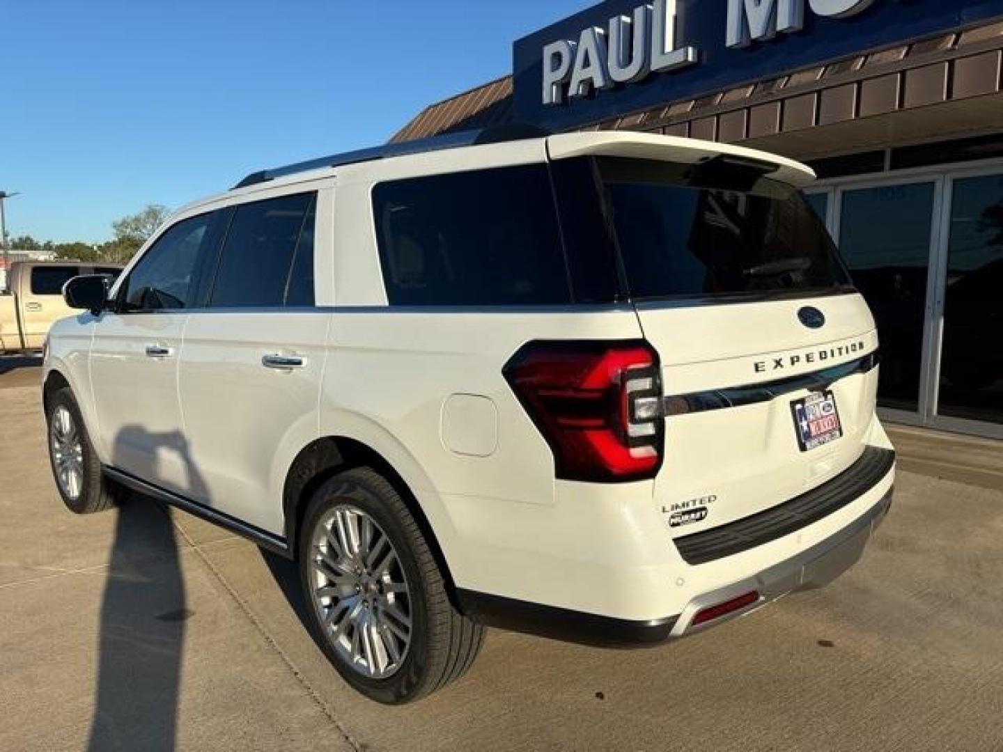 2024 White Metallic /Sandstone Ford Expedition Limited (1FMJU1K80RE) with an EcoBoost 3.5L V6 GTDi DOHC 24V Twin Turbocharged engine, Automatic transmission, located at 1105 E Mulberry, Kaufman, TX, 75142, (972) 962-2151, 32.589550, -96.300926 - Photo#3