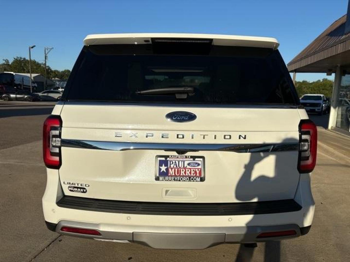 2024 White Metallic /Sandstone Ford Expedition Limited (1FMJU1K80RE) with an EcoBoost 3.5L V6 GTDi DOHC 24V Twin Turbocharged engine, Automatic transmission, located at 1105 E Mulberry, Kaufman, TX, 75142, (972) 962-2151, 32.589550, -96.300926 - Photo#4