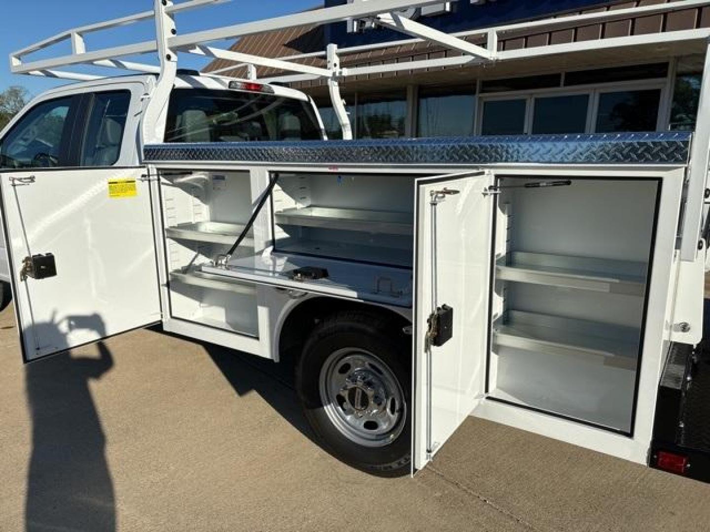2024 Oxford White Ford F-250SD XL (1FT7X2AA7RE) with an 6.8L V8 engine, Automatic transmission, located at 1105 E Mulberry, Kaufman, TX, 75142, (972) 962-2151, 32.589550, -96.300926 - Oxford White 2024 Ford F-250SD 4D Extended Cab XL RWD 10-Speed Automatic 6.8L V8<br><br><br>Please call Paul Murrey Ford Inc. In Kaufman Texas A Family Dealership Since 1952 Serving the Dallas Fort Worth and East Texas areas for over 70 years. Please call 972-962-2151 www.murreyford.com www.usedcars - Photo#9