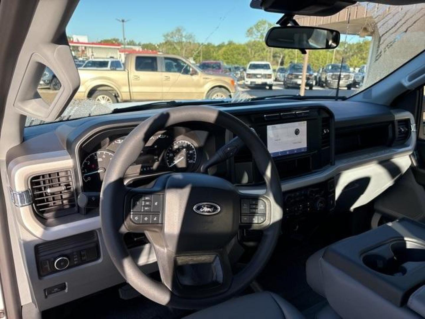2024 Oxford White Ford F-250SD XL (1FT7X2AA7RE) with an 6.8L V8 engine, Automatic transmission, located at 1105 E Mulberry, Kaufman, TX, 75142, (972) 962-2151, 32.589550, -96.300926 - Oxford White 2024 Ford F-250SD 4D Extended Cab XL RWD 10-Speed Automatic 6.8L V8<br><br><br>Please call Paul Murrey Ford Inc. In Kaufman Texas A Family Dealership Since 1952 Serving the Dallas Fort Worth and East Texas areas for over 70 years. Please call 972-962-2151 www.murreyford.com www.usedcars - Photo#14
