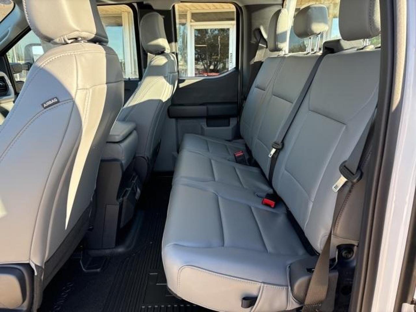 2024 Oxford White Ford F-250SD XL (1FT7X2AA7RE) with an 6.8L V8 engine, Automatic transmission, located at 1105 E Mulberry, Kaufman, TX, 75142, (972) 962-2151, 32.589550, -96.300926 - Oxford White 2024 Ford F-250SD 4D Extended Cab XL RWD 10-Speed Automatic 6.8L V8<br><br><br>Please call Paul Murrey Ford Inc. In Kaufman Texas A Family Dealership Since 1952 Serving the Dallas Fort Worth and East Texas areas for over 70 years. Please call 972-962-2151 www.murreyford.com www.usedcars - Photo#16