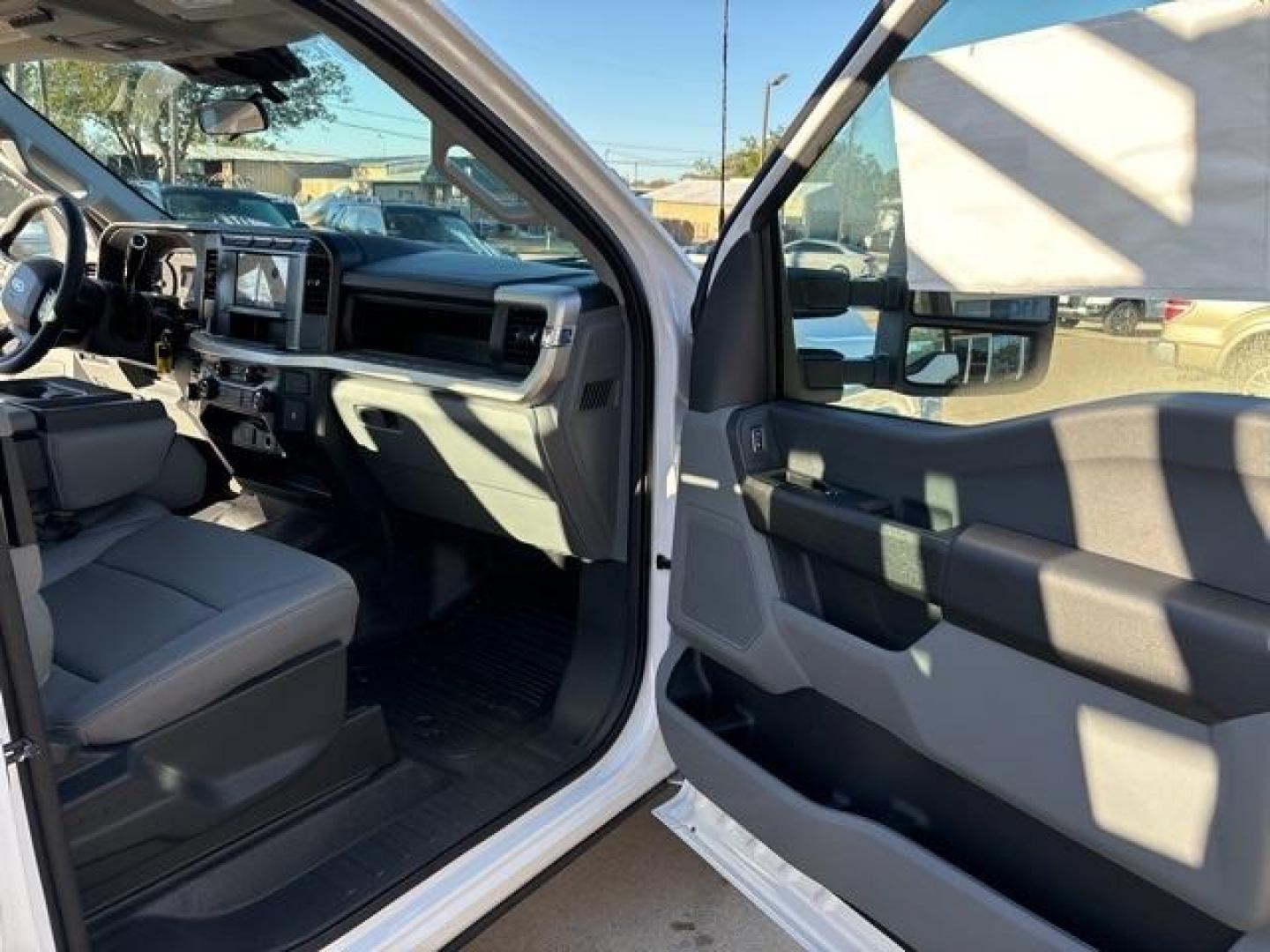 2024 Oxford White Ford F-250SD XL (1FT7X2AA7RE) with an 6.8L V8 engine, Automatic transmission, located at 1105 E Mulberry, Kaufman, TX, 75142, (972) 962-2151, 32.589550, -96.300926 - Oxford White 2024 Ford F-250SD 4D Extended Cab XL RWD 10-Speed Automatic 6.8L V8<br><br><br>Please call Paul Murrey Ford Inc. In Kaufman Texas A Family Dealership Since 1952 Serving the Dallas Fort Worth and East Texas areas for over 70 years. Please call 972-962-2151 www.murreyford.com www.usedcars - Photo#17