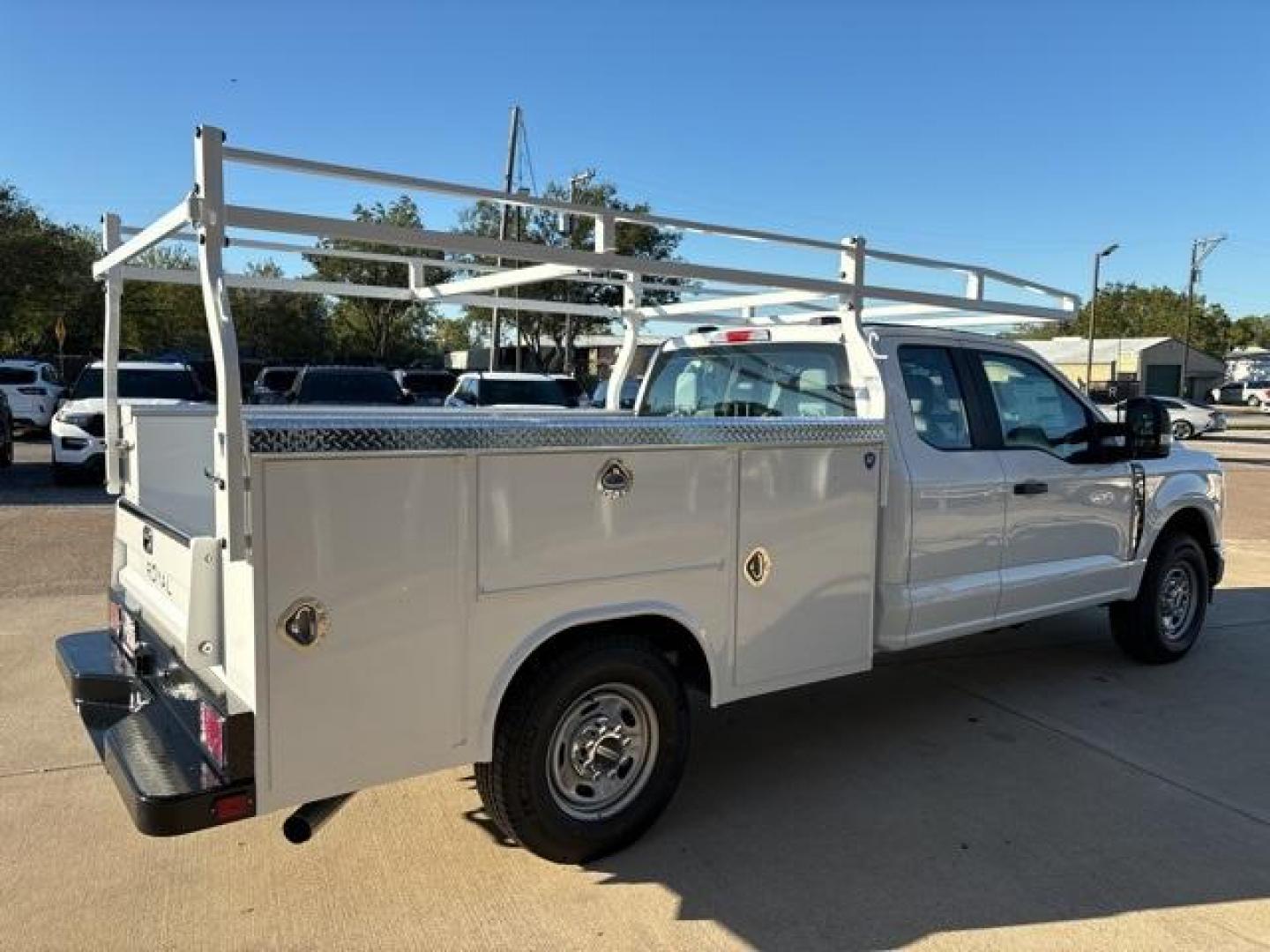 2024 Oxford White Ford F-250SD XL (1FT7X2AA7RE) with an 6.8L V8 engine, Automatic transmission, located at 1105 E Mulberry, Kaufman, TX, 75142, (972) 962-2151, 32.589550, -96.300926 - Oxford White 2024 Ford F-250SD 4D Extended Cab XL RWD 10-Speed Automatic 6.8L V8<br><br><br>Please call Paul Murrey Ford Inc. In Kaufman Texas A Family Dealership Since 1952 Serving the Dallas Fort Worth and East Texas areas for over 70 years. Please call 972-962-2151 www.murreyford.com www.usedcars - Photo#5