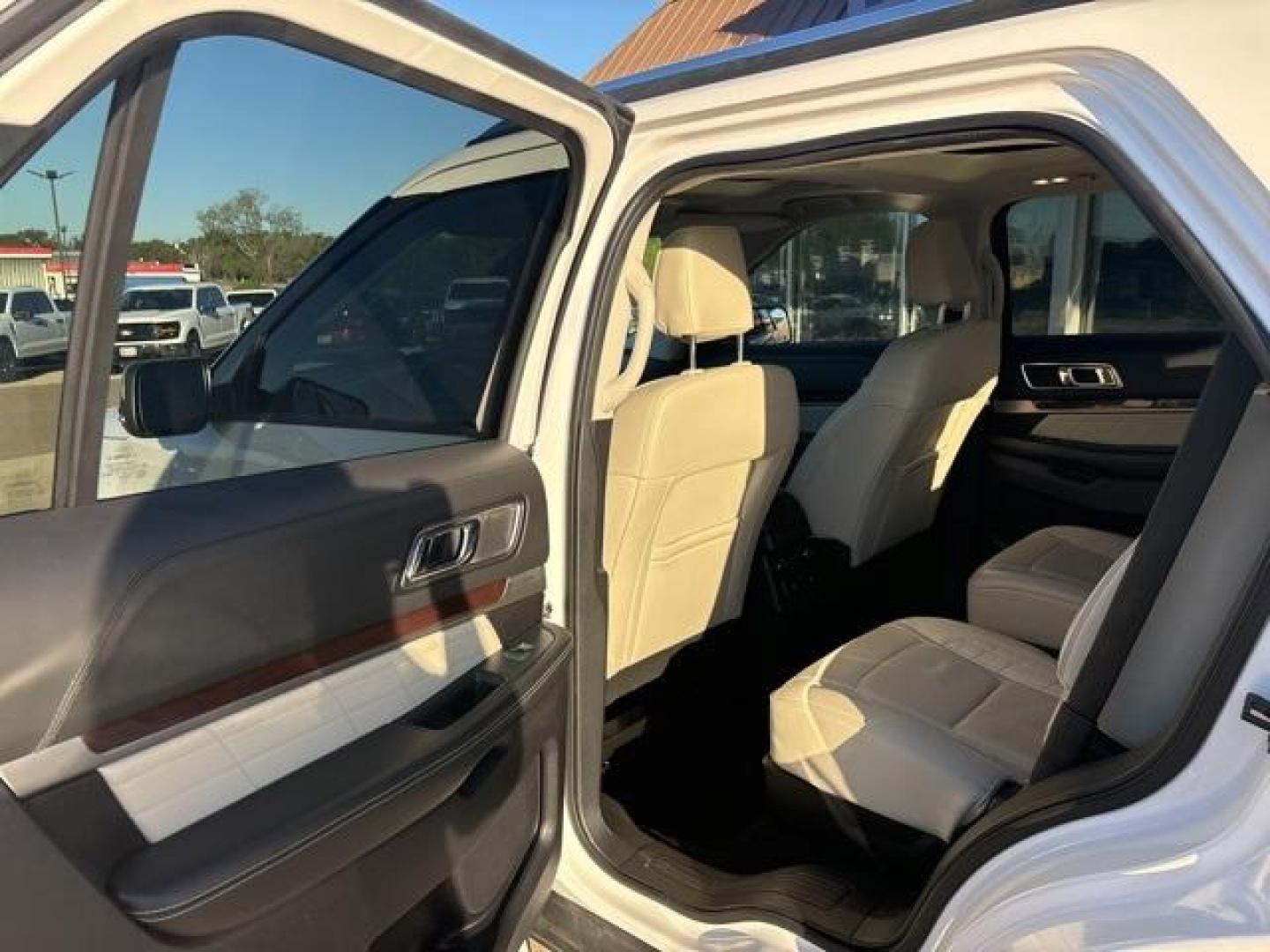 2019 White Platinum /Ebony Black Ford Explorer Platinum (1FM5K8HT0KG) with an 3.5L V6 engine, Automatic transmission, located at 1105 E Mulberry, Kaufman, TX, 75142, (972) 962-2151, 32.589550, -96.300926 - White Platinum 2019 Ford Explorer 4D Sport Utility Platinum 4WD 6-Speed Automatic with Select-Shift 3.5L V6 4WD.<br><br><br>Please call Paul Murrey Ford Inc. In Kaufman Texas A Family Dealership Since 1952 Serving the Dallas Fort Worth and East Texas areas for over 70 years. Please call 972-962-2151 - Photo#14
