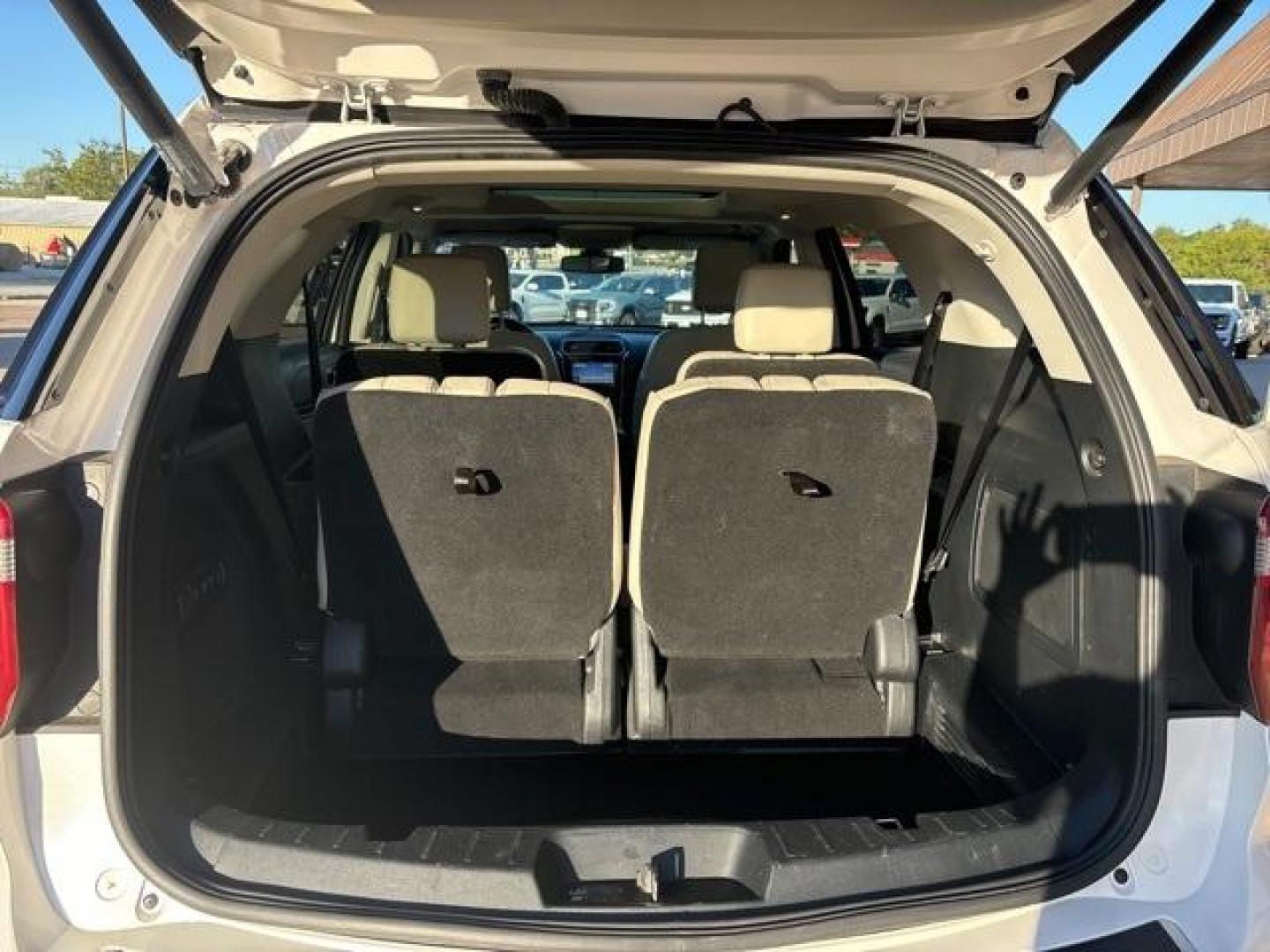 2019 White Platinum /Ebony Black Ford Explorer Platinum (1FM5K8HT0KG) with an 3.5L V6 engine, Automatic transmission, located at 1105 E Mulberry, Kaufman, TX, 75142, (972) 962-2151, 32.589550, -96.300926 - White Platinum 2019 Ford Explorer 4D Sport Utility Platinum 4WD 6-Speed Automatic with Select-Shift 3.5L V6 4WD.<br><br><br>Please call Paul Murrey Ford Inc. In Kaufman Texas A Family Dealership Since 1952 Serving the Dallas Fort Worth and East Texas areas for over 70 years. Please call 972-962-2151 - Photo#16