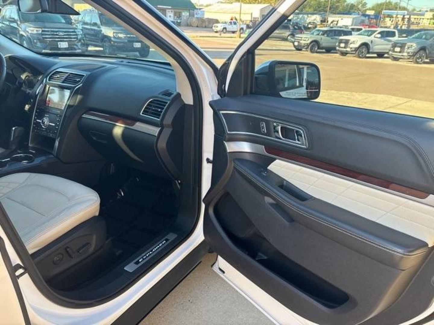 2019 White Platinum /Ebony Black Ford Explorer Platinum (1FM5K8HT0KG) with an 3.5L V6 engine, Automatic transmission, located at 1105 E Mulberry, Kaufman, TX, 75142, (972) 962-2151, 32.589550, -96.300926 - White Platinum 2019 Ford Explorer 4D Sport Utility Platinum 4WD 6-Speed Automatic with Select-Shift 3.5L V6 4WD.<br><br><br>Please call Paul Murrey Ford Inc. In Kaufman Texas A Family Dealership Since 1952 Serving the Dallas Fort Worth and East Texas areas for over 70 years. Please call 972-962-2151 - Photo#18