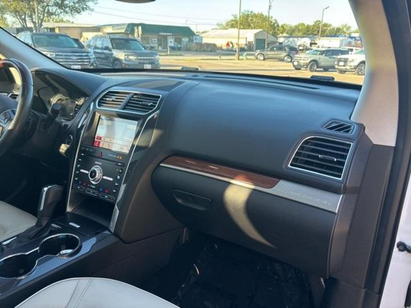 2019 White Platinum /Ebony Black Ford Explorer Platinum (1FM5K8HT0KG) with an 3.5L V6 engine, Automatic transmission, located at 1105 E Mulberry, Kaufman, TX, 75142, (972) 962-2151, 32.589550, -96.300926 - White Platinum 2019 Ford Explorer 4D Sport Utility Platinum 4WD 6-Speed Automatic with Select-Shift 3.5L V6 4WD.<br><br><br>Please call Paul Murrey Ford Inc. In Kaufman Texas A Family Dealership Since 1952 Serving the Dallas Fort Worth and East Texas areas for over 70 years. Please call 972-962-2151 - Photo#20
