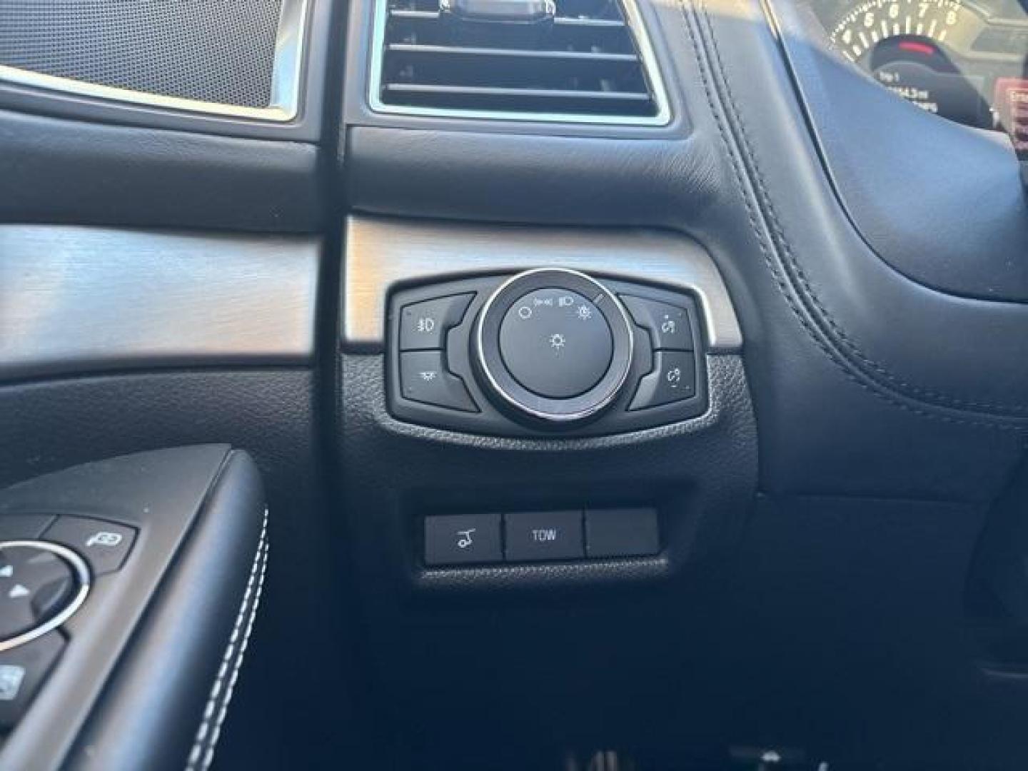 2019 White Platinum /Ebony Black Ford Explorer Platinum (1FM5K8HT0KG) with an 3.5L V6 engine, Automatic transmission, located at 1105 E Mulberry, Kaufman, TX, 75142, (972) 962-2151, 32.589550, -96.300926 - White Platinum 2019 Ford Explorer 4D Sport Utility Platinum 4WD 6-Speed Automatic with Select-Shift 3.5L V6 4WD.<br><br><br>Please call Paul Murrey Ford Inc. In Kaufman Texas A Family Dealership Since 1952 Serving the Dallas Fort Worth and East Texas areas for over 70 years. Please call 972-962-2151 - Photo#24