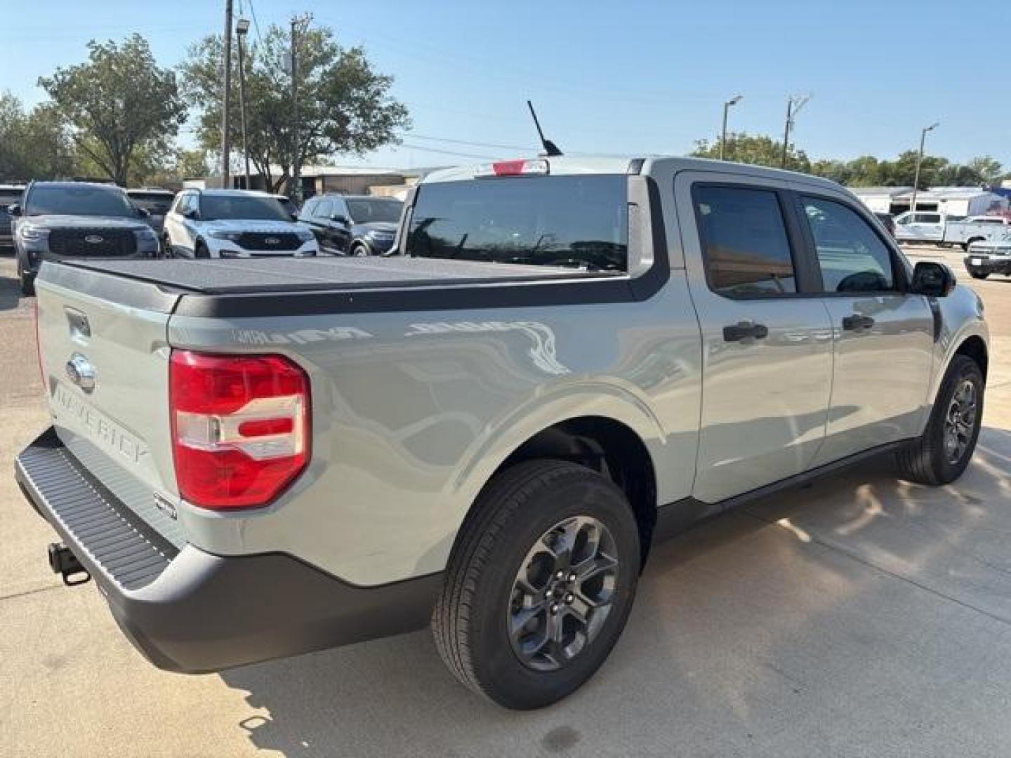 2024 Cactus Gray /Navy Pier Ford Maverick XLT (3FTTW8H31RR) with an 2.5L I-4 Hybrid engine, CVT transmission, located at 1105 E Mulberry, Kaufman, TX, 75142, (972) 962-2151, 32.589550, -96.300926 - Cactus Gray 2024 Ford Maverick 4D Crew Cab XLT FWD CVT 2.5L I-4 Hybrid 2.5L I-4 Hybrid.<br><br>42/33 City/Highway MPG<br><br><br>Please call Paul Murrey Ford Inc. In Kaufman Texas A Family Dealership Since 1952 Serving the Dallas Fort Worth and East Texas areas for over 70 years. Please call 972-962 - Photo#5