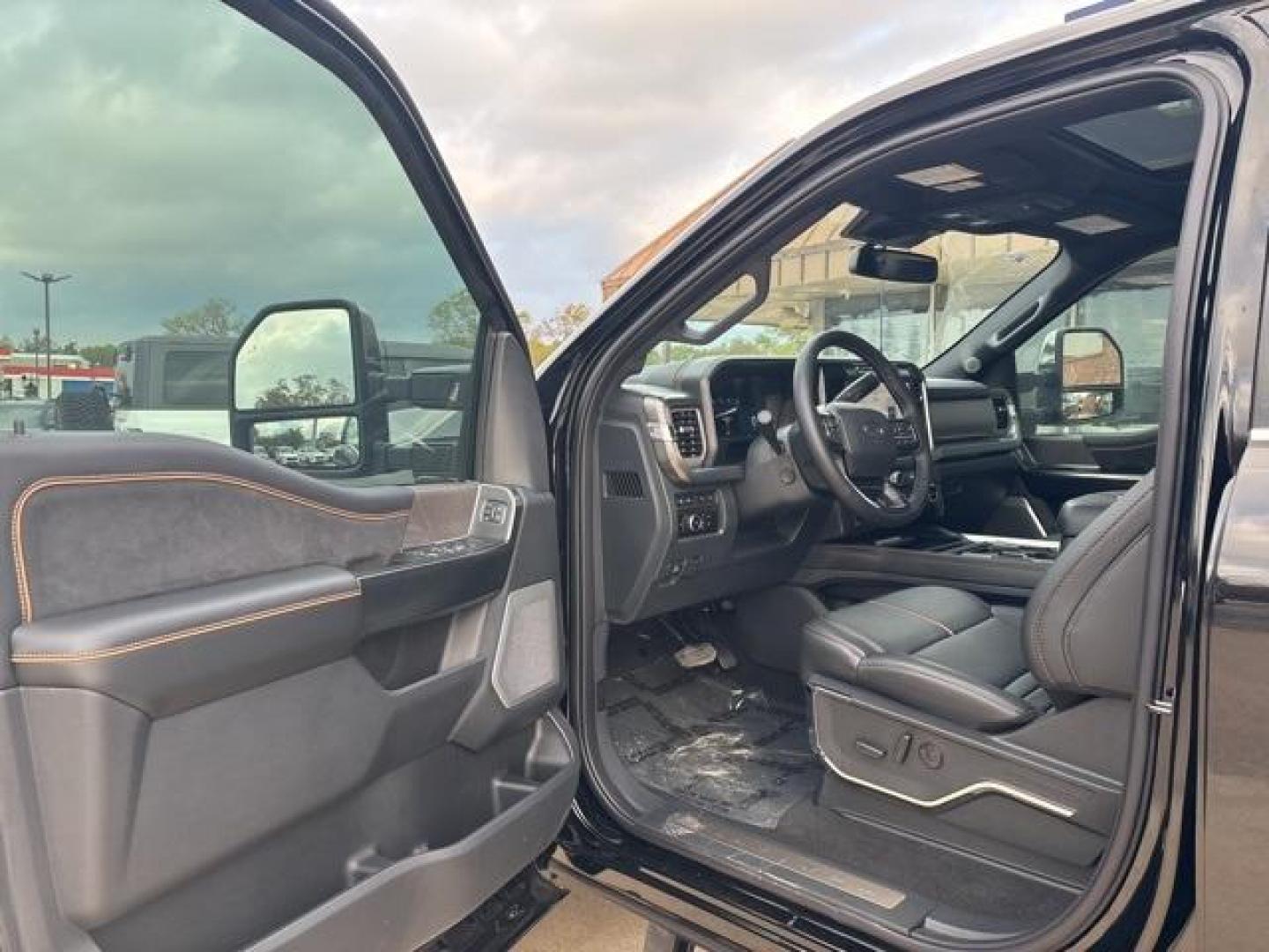 2024 Black Metallic /Black Onyx Ford F-250SD Platinum (1FT8W2BM5RE) with an 6.7L High Output Power Stroke V8 Diesel engine, Automatic transmission, located at 1105 E Mulberry, Kaufman, TX, 75142, (972) 962-2151, 32.589550, -96.300926 - Agate Black Metallic 2024 Ford F-250SD 4D Crew Cab Platinum 4WD 10-Speed Automatic 6.7L High Output Power Stroke V8 Diesel 4WD.<br><br><br>Please call Paul Murrey Ford Inc. In Kaufman Texas A Family Dealership Since 1952 Serving the Dallas Fort Worth and East Texas areas for over 70 years. Please ca - Photo#9