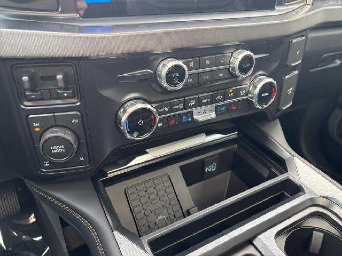 2024 Black Metallic /Black Onyx Ford F-250SD Platinum (1FT8W2BM5RE) with an 6.7L High Output Power Stroke V8 Diesel engine, Automatic transmission, located at 1105 E Mulberry, Kaufman, TX, 75142, (972) 962-2151, 32.589550, -96.300926 - Agate Black Metallic 2024 Ford F-250SD 4D Crew Cab Platinum 4WD 10-Speed Automatic 6.7L High Output Power Stroke V8 Diesel 4WD.<br><br><br>Please call Paul Murrey Ford Inc. In Kaufman Texas A Family Dealership Since 1952 Serving the Dallas Fort Worth and East Texas areas for over 70 years. Please ca - Photo#25