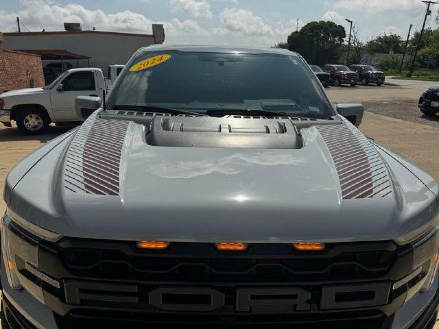 2024 Avalanche /Black Ford F-150 Raptor (1FTFW1RGXRF) with an 3.5L V6 EcoBoost engine, Automatic transmission, located at 1105 E Mulberry, Kaufman, TX, 75142, (972) 962-2151, 32.589550, -96.300926 - Avalanche 2024 Ford F-150 4D SuperCrew Raptor 4WD 10-Speed Automatic 3.5L V6 EcoBoost 4WD.<br><br><br>Recent Arrival! Odometer is 8871 miles below market average!<br><br><br>Please call Paul Murrey Ford Inc. In Kaufman Texas A Family Dealership Since 1952 Serving the Dallas Fort Worth and East Texas - Photo#9