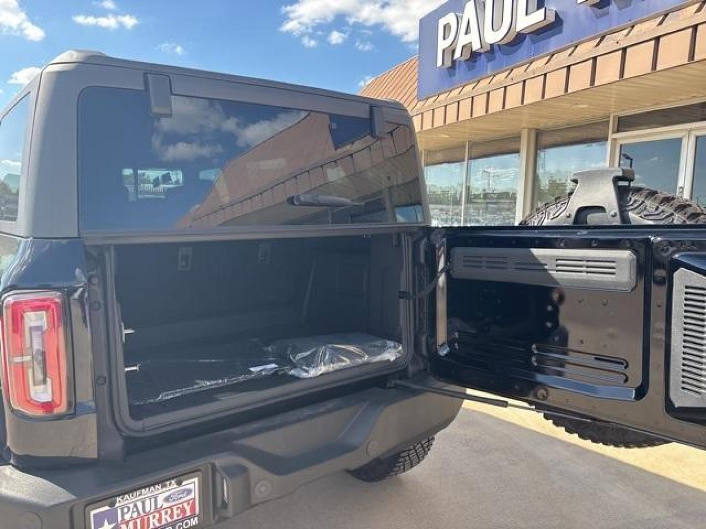 2024 Shadow Black /Black Ford Bronco Wildtrak (1FMEE2BP4RL) with an 2.7L EcoBoost V6 engine, Automatic transmission, located at 1105 E Mulberry, Kaufman, TX, 75142, (972) 962-2151, 32.589550, -96.300926 - Shadow Black 2024 Ford Bronco 4D Sport Utility Wildtrak 4WD 10-Speed Automatic 2.7L EcoBoost V6<br><br><br>Please call Paul Murrey Ford Inc. In Kaufman Texas A Family Dealership Since 1952 Serving the Dallas Fort Worth and East Texas areas for over 70 years. Please call 972-962-2151 www.murreyford.c - Photo#15