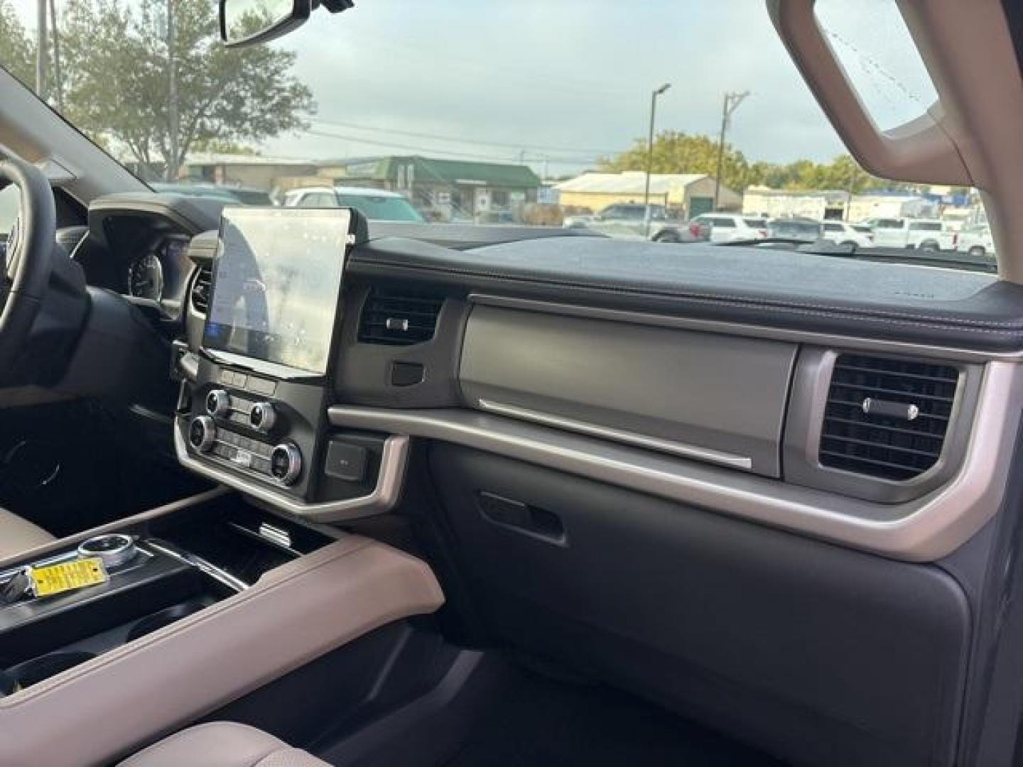 2024 White Metallic /Sandstone Ford Expedition XLT (1FMJU1H84RE) with an EcoBoost 3.5L V6 GTDi DOHC 24V Twin Turbocharged engine, Automatic transmission, located at 1105 E Mulberry, Kaufman, TX, 75142, (972) 962-2151, 32.589550, -96.300926 - Photo#18