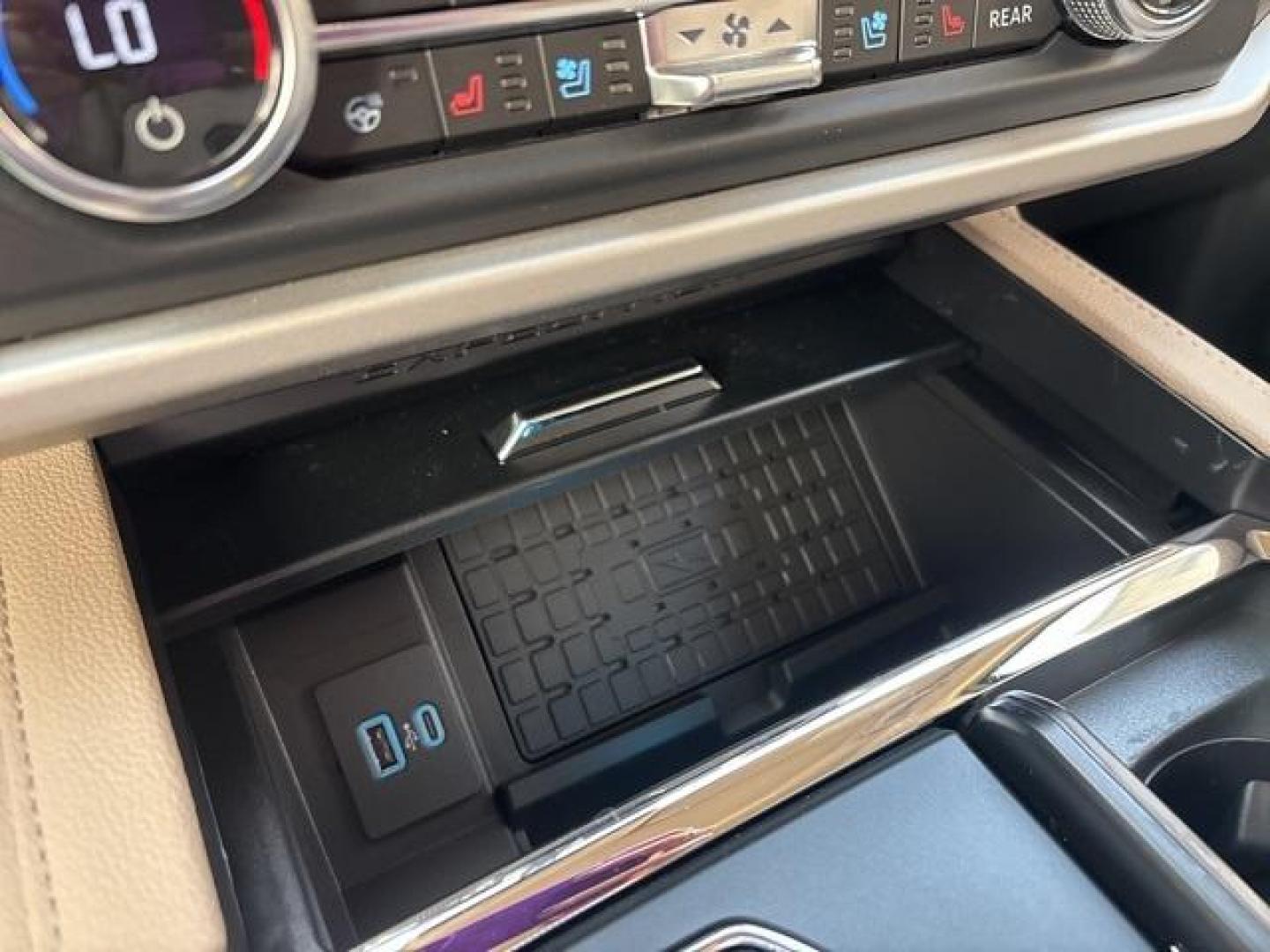 2024 White Metallic /Sandstone Ford Expedition XLT (1FMJU1H84RE) with an EcoBoost 3.5L V6 GTDi DOHC 24V Twin Turbocharged engine, Automatic transmission, located at 1105 E Mulberry, Kaufman, TX, 75142, (972) 962-2151, 32.589550, -96.300926 - Photo#25