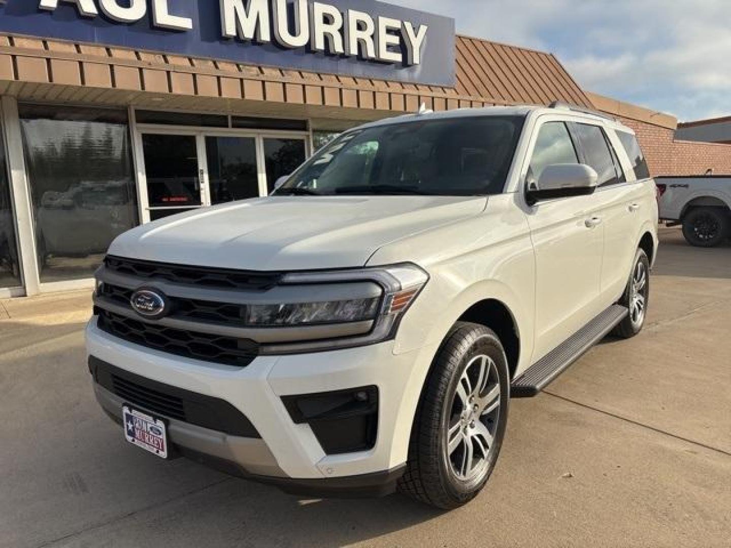 2024 White Metallic /Sandstone Ford Expedition XLT (1FMJU1H84RE) with an EcoBoost 3.5L V6 GTDi DOHC 24V Twin Turbocharged engine, Automatic transmission, located at 1105 E Mulberry, Kaufman, TX, 75142, (972) 962-2151, 32.589550, -96.300926 - Photo#1