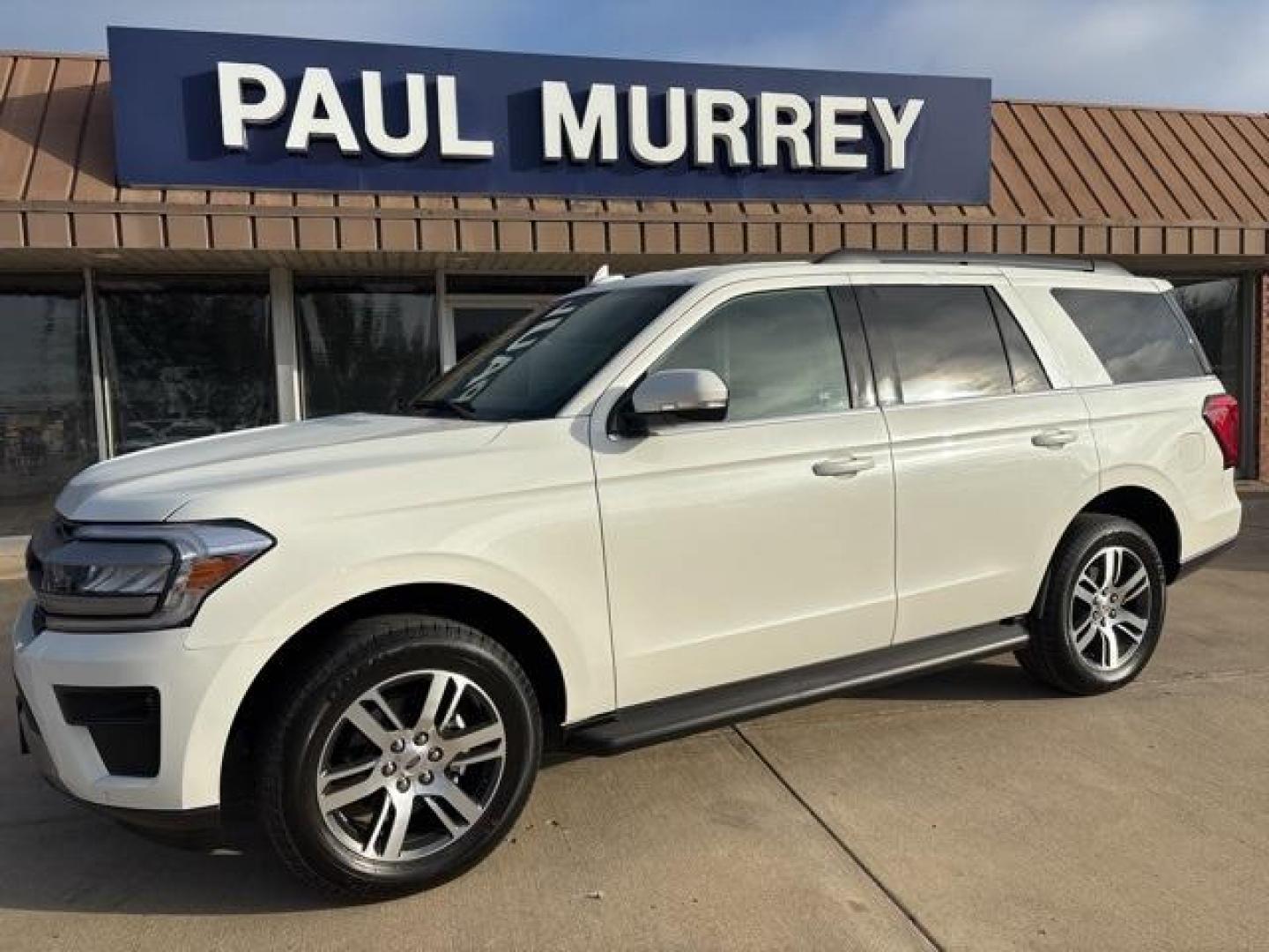 2024 White Metallic /Sandstone Ford Expedition XLT (1FMJU1H84RE) with an EcoBoost 3.5L V6 GTDi DOHC 24V Twin Turbocharged engine, Automatic transmission, located at 1105 E Mulberry, Kaufman, TX, 75142, (972) 962-2151, 32.589550, -96.300926 - Photo#2