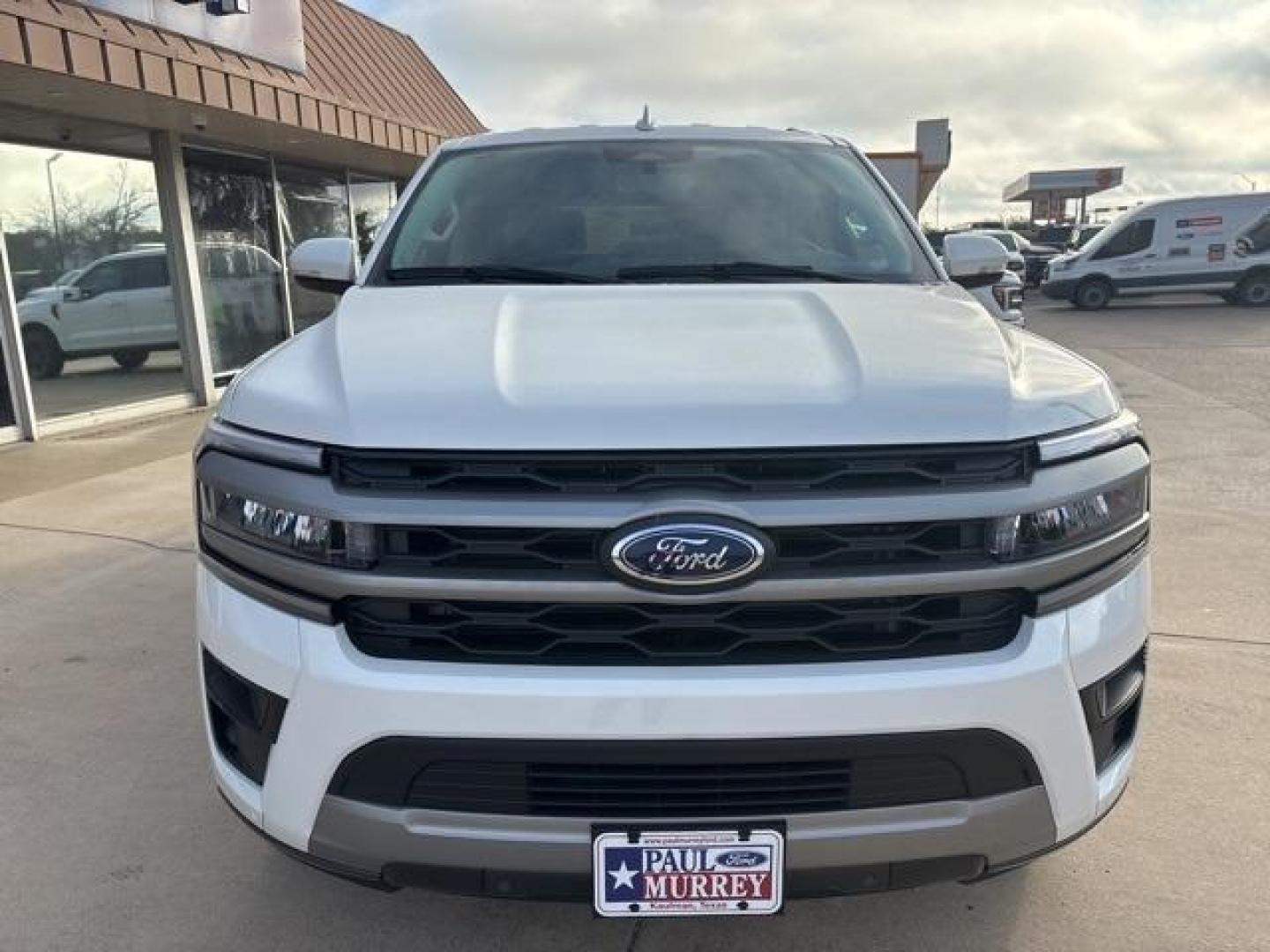 2024 White Metallic /Sandstone Ford Expedition XLT (1FMJU1H84RE) with an EcoBoost 3.5L V6 GTDi DOHC 24V Twin Turbocharged engine, Automatic transmission, located at 1105 E Mulberry, Kaufman, TX, 75142, (972) 962-2151, 32.589550, -96.300926 - Photo#7