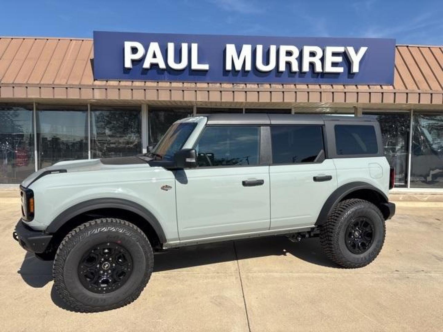 2024 Cactus /Black Ford Bronco Wildtrak (1FMEE2BP9RL) with an 2.7L EcoBoost V6 engine, Automatic transmission, located at 1105 E Mulberry, Kaufman, TX, 75142, (972) 962-2151, 32.589550, -96.300926 - Cactus Gray 2024 Ford Bronco 4D Sport Utility Wildtrak 4WD 10-Speed Automatic 2.7L EcoBoost V6<br><br><br>Please call Paul Murrey Ford Inc. In Kaufman Texas A Family Dealership Since 1952 Serving the Dallas Fort Worth and East Texas areas for over 70 years. Please call 972-962-2151 www.murreyford.co - Photo#0