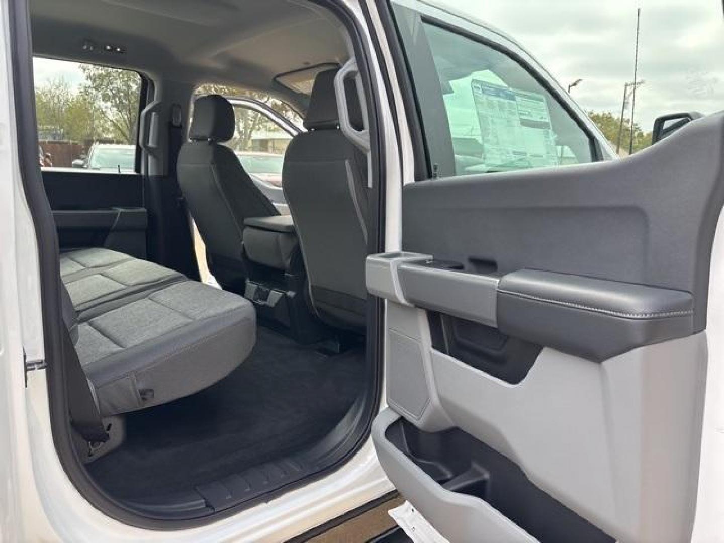 2024 Oxford White /Medium Dark Slate Ford F-350SD XL (1FT8W3BT3RE) with an Power Stroke 6.7L V8 DI 32V OHV Turbodiesel engine, Automatic transmission, located at 1105 E Mulberry, Kaufman, TX, 75142, (972) 962-2151, 32.589550, -96.300926 - Oxford White 2024 Ford F-350SD 4D Crew Cab XL 4WD 10-Speed Automatic Power Stroke 6.7L V8 DI 32V OHV Turbodiesel 4WD.<br><br><br>Please call Paul Murrey Ford Inc. In Kaufman Texas A Family Dealership Since 1952 Serving the Dallas Fort Worth and East Texas areas for over 70 years. Please call 972-962 - Photo#16