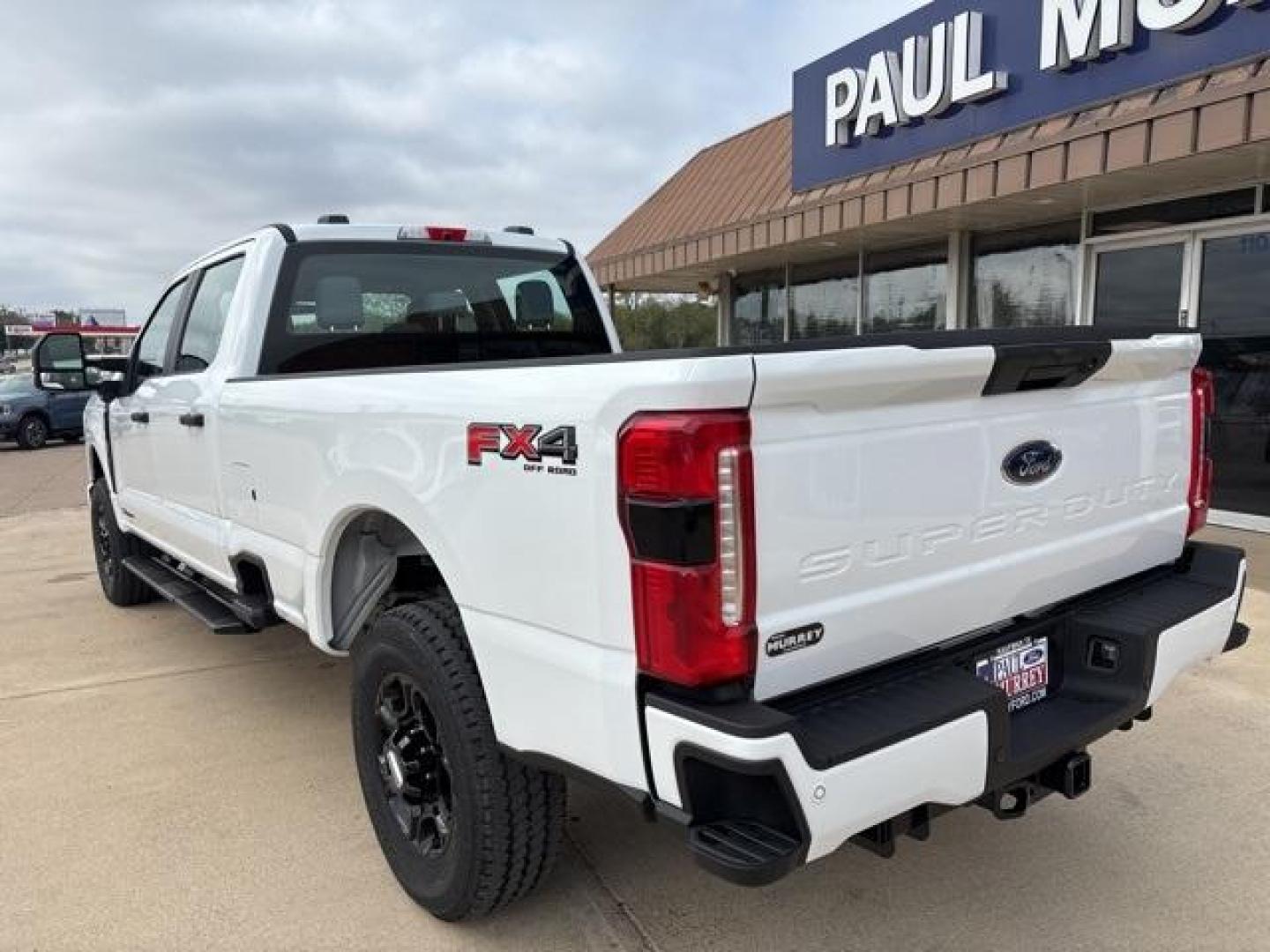 2024 Oxford White /Medium Dark Slate Ford F-350SD XL (1FT8W3BT3RE) with an Power Stroke 6.7L V8 DI 32V OHV Turbodiesel engine, Automatic transmission, located at 1105 E Mulberry, Kaufman, TX, 75142, (972) 962-2151, 32.589550, -96.300926 - Oxford White 2024 Ford F-350SD 4D Crew Cab XL 4WD 10-Speed Automatic Power Stroke 6.7L V8 DI 32V OHV Turbodiesel 4WD.<br><br><br>Please call Paul Murrey Ford Inc. In Kaufman Texas A Family Dealership Since 1952 Serving the Dallas Fort Worth and East Texas areas for over 70 years. Please call 972-962 - Photo#3