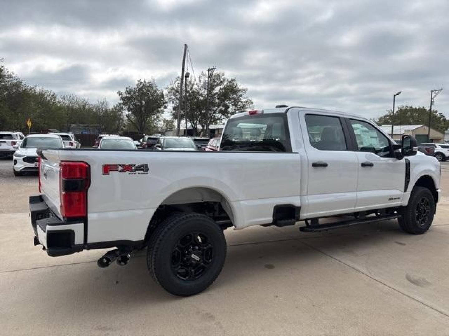 2024 Oxford White /Medium Dark Slate Ford F-350SD XL (1FT8W3BT3RE) with an Power Stroke 6.7L V8 DI 32V OHV Turbodiesel engine, Automatic transmission, located at 1105 E Mulberry, Kaufman, TX, 75142, (972) 962-2151, 32.589550, -96.300926 - Oxford White 2024 Ford F-350SD 4D Crew Cab XL 4WD 10-Speed Automatic Power Stroke 6.7L V8 DI 32V OHV Turbodiesel 4WD.<br><br><br>Please call Paul Murrey Ford Inc. In Kaufman Texas A Family Dealership Since 1952 Serving the Dallas Fort Worth and East Texas areas for over 70 years. Please call 972-962 - Photo#5
