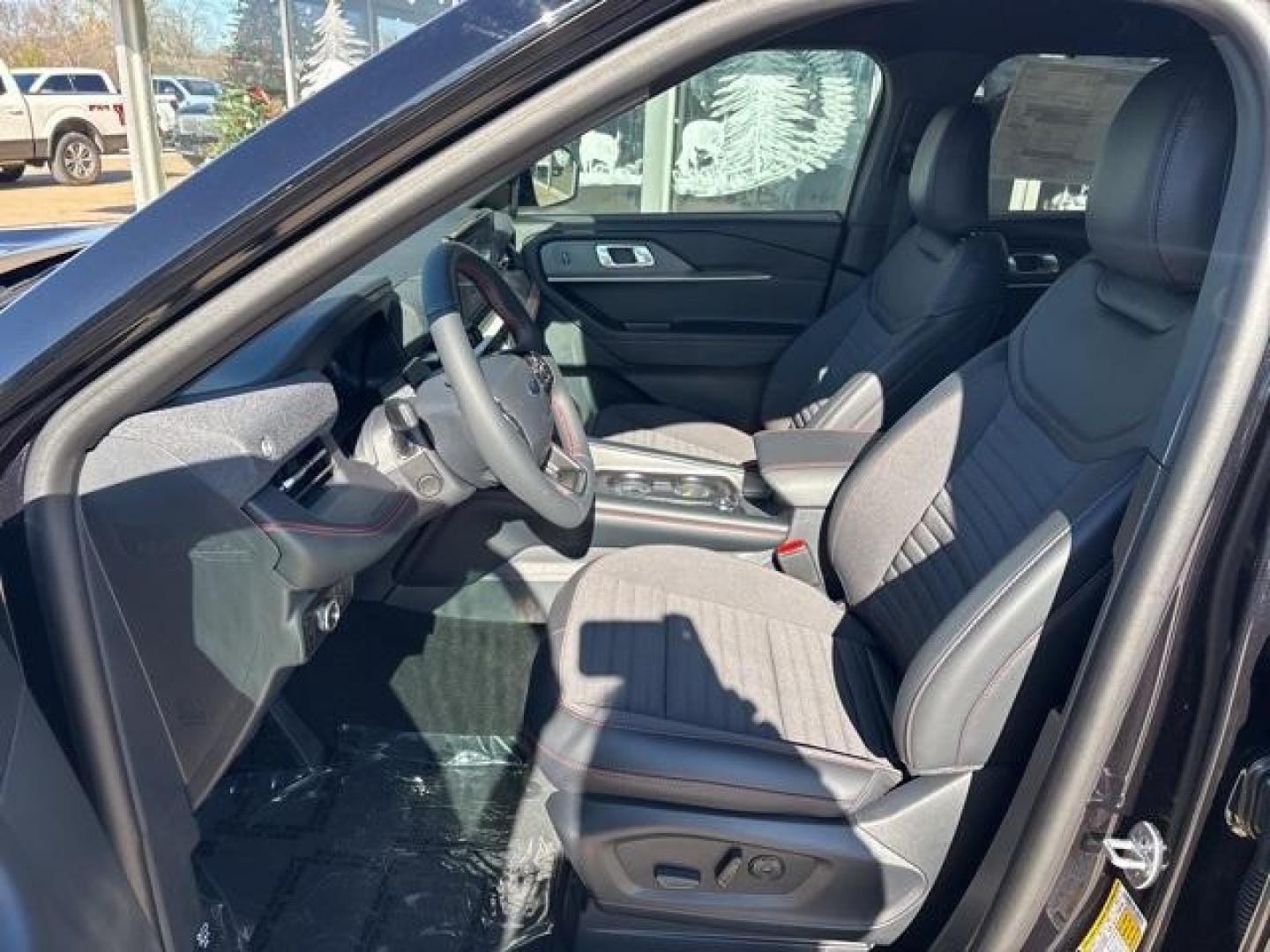 2025 Black Metallic /Onyx Ford Explorer ST-Line (1FMUK7KH6SG) with an 2.3L EcoBoost I-4 engine, Automatic transmission, located at 1105 E Mulberry, Kaufman, TX, 75142, (972) 962-2151, 32.589550, -96.300926 - Agate Black Metallic 2025 Ford Explorer 4D Sport Utility ST-Line RWD 10-Speed Automatic 2.3L EcoBoost I-4<br><br>20/29 City/Highway MPG<br><br><br>Please call Paul Murrey Ford Inc. In Kaufman Texas A Family Dealership Since 1952 Serving the Dallas Fort Worth and East Texas areas for over 70 years. P - Photo#9