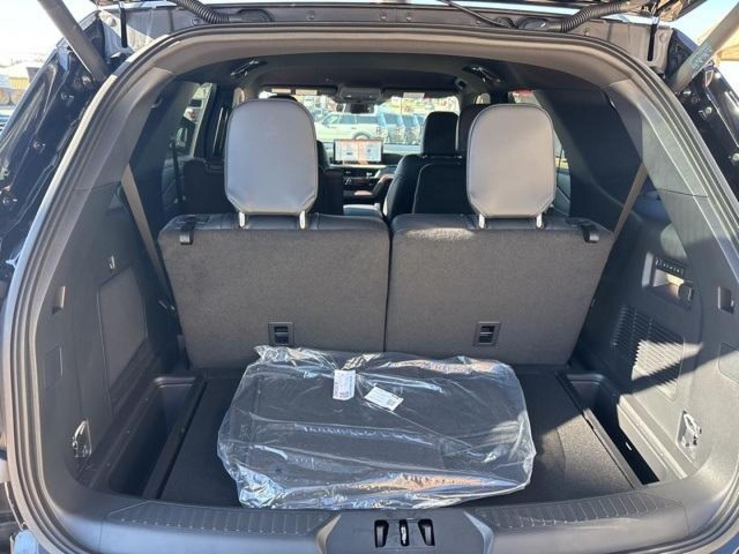 2025 Black Metallic /Onyx Ford Explorer ST-Line (1FMUK7KH6SG) with an 2.3L EcoBoost I-4 engine, Automatic transmission, located at 1105 E Mulberry, Kaufman, TX, 75142, (972) 962-2151, 32.589550, -96.300926 - Agate Black Metallic 2025 Ford Explorer 4D Sport Utility ST-Line RWD 10-Speed Automatic 2.3L EcoBoost I-4<br><br>20/29 City/Highway MPG<br><br><br>Please call Paul Murrey Ford Inc. In Kaufman Texas A Family Dealership Since 1952 Serving the Dallas Fort Worth and East Texas areas for over 70 years. P - Photo#12