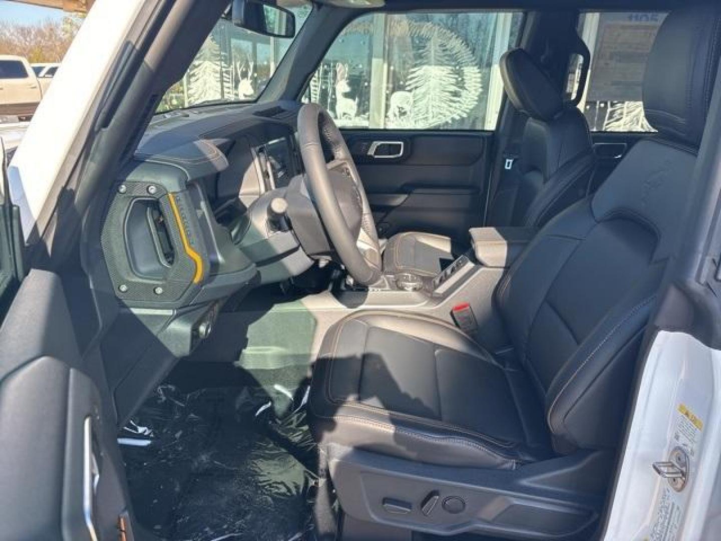 2024 Oxford White /Black Onyx Ford Bronco Badlands (1FMEE9BP4RL) with an 2.7L EcoBoost V6 engine, Automatic transmission, located at 1105 E Mulberry, Kaufman, TX, 75142, (972) 962-2151, 32.589550, -96.300926 - Photo#9
