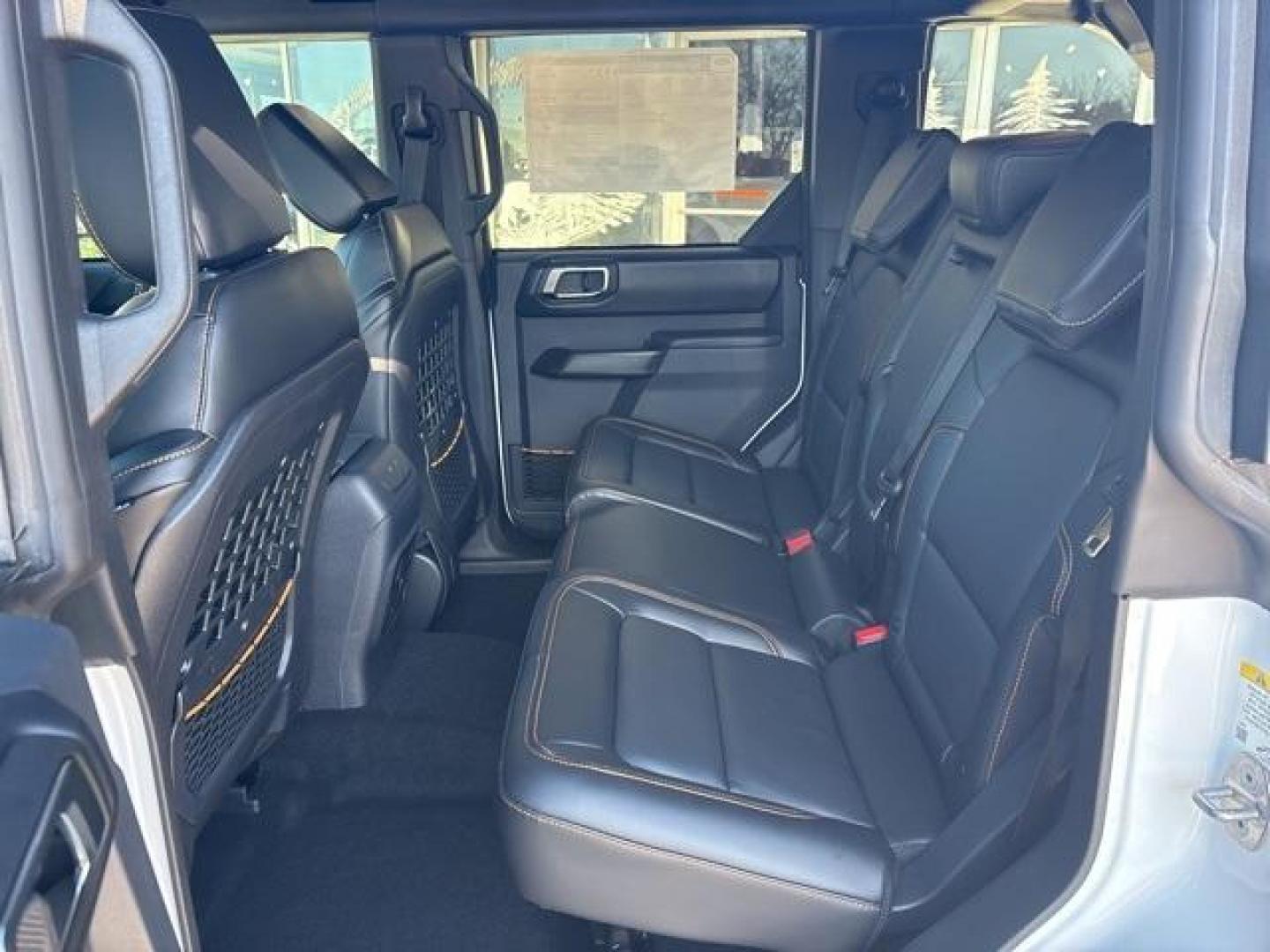 2024 Oxford White /Black Onyx Ford Bronco Badlands (1FMEE9BP4RL) with an 2.7L EcoBoost V6 engine, Automatic transmission, located at 1105 E Mulberry, Kaufman, TX, 75142, (972) 962-2151, 32.589550, -96.300926 - Photo#11