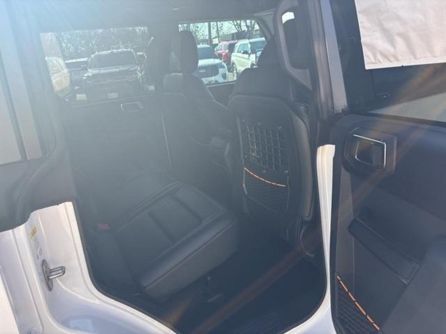 2024 Oxford White /Black Onyx Ford Bronco Badlands (1FMEE9BP4RL) with an 2.7L EcoBoost V6 engine, Automatic transmission, located at 1105 E Mulberry, Kaufman, TX, 75142, (972) 962-2151, 32.589550, -96.300926 - Photo#13