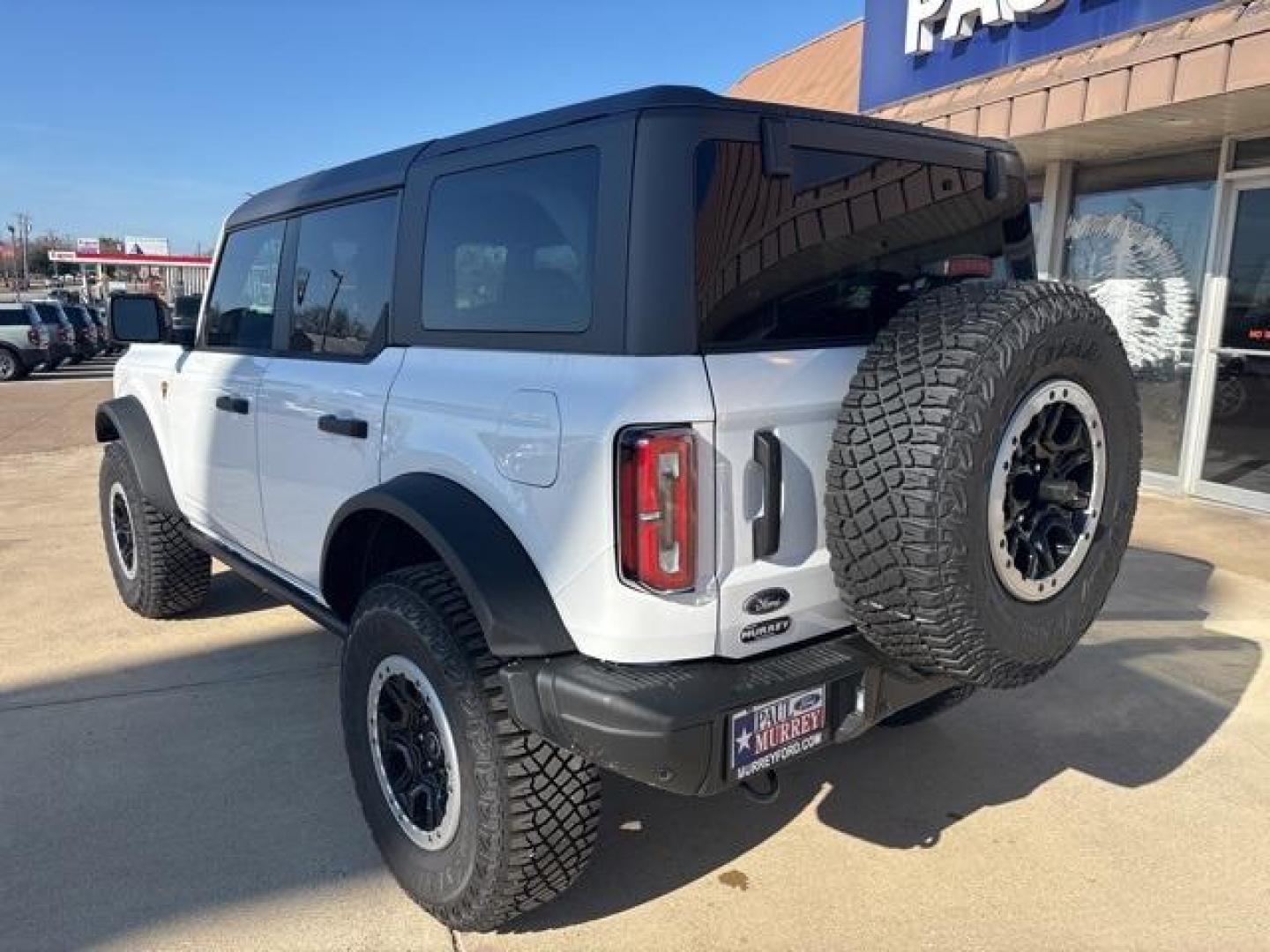 2024 Oxford White /Black Onyx Ford Bronco Badlands (1FMEE9BP4RL) with an 2.7L EcoBoost V6 engine, Automatic transmission, located at 1105 E Mulberry, Kaufman, TX, 75142, (972) 962-2151, 32.589550, -96.300926 - Photo#3