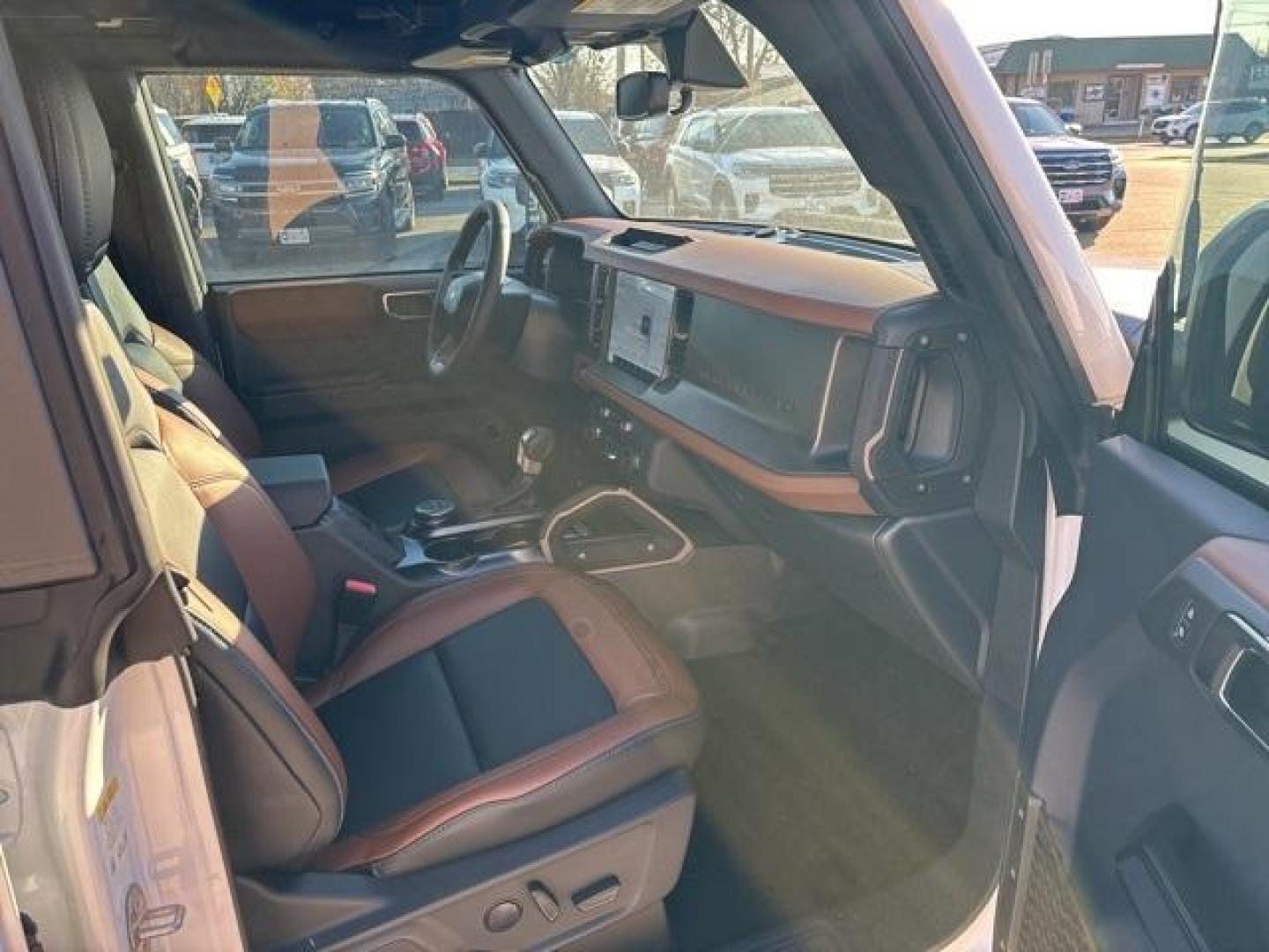 2024 Oxford White /Roast W/Black Onyx Ford Bronco Outer Banks (1FMDE8BH1RL) with an 2.3L EcoBoost I-4 engine, Automatic transmission, located at 1105 E Mulberry, Kaufman, TX, 75142, (972) 962-2151, 32.589550, -96.300926 - Oxford White 2024 Ford Bronco 4D Sport Utility Outer Banks 4WD 10-Speed Automatic 2.3L EcoBoost I-4<br><br><br>Please call Paul Murrey Ford Inc. In Kaufman Texas A Family Dealership Since 1952 Serving the Dallas Fort Worth and East Texas areas for over 70 years. Please call 972-962-2151 www.murreyfo - Photo#11